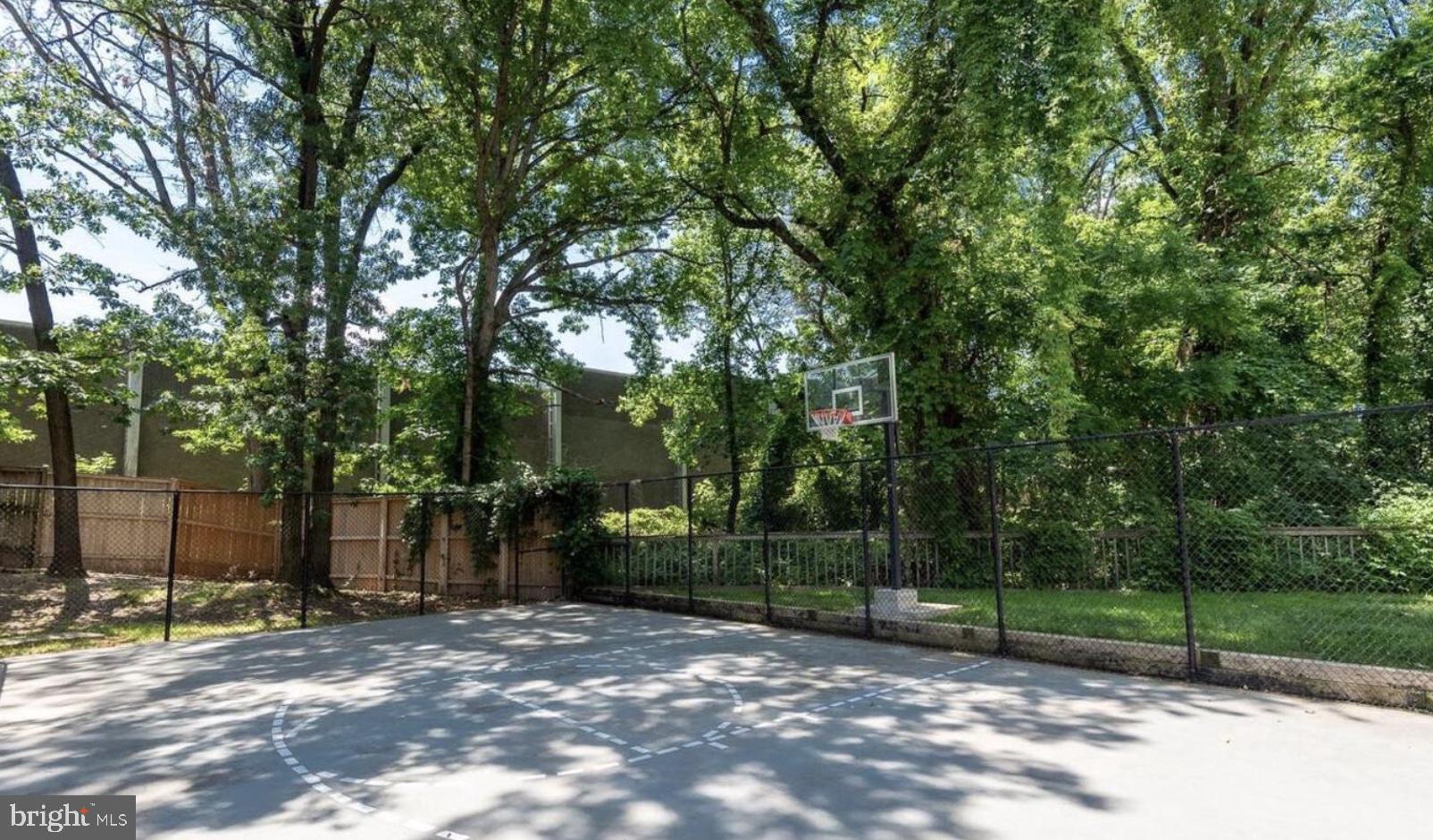 POINTE AT PARK CENTER - Residential