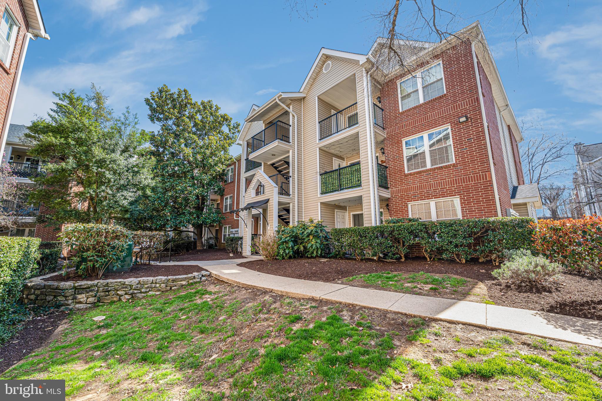 POINTE AT PARK CENTER - Residential