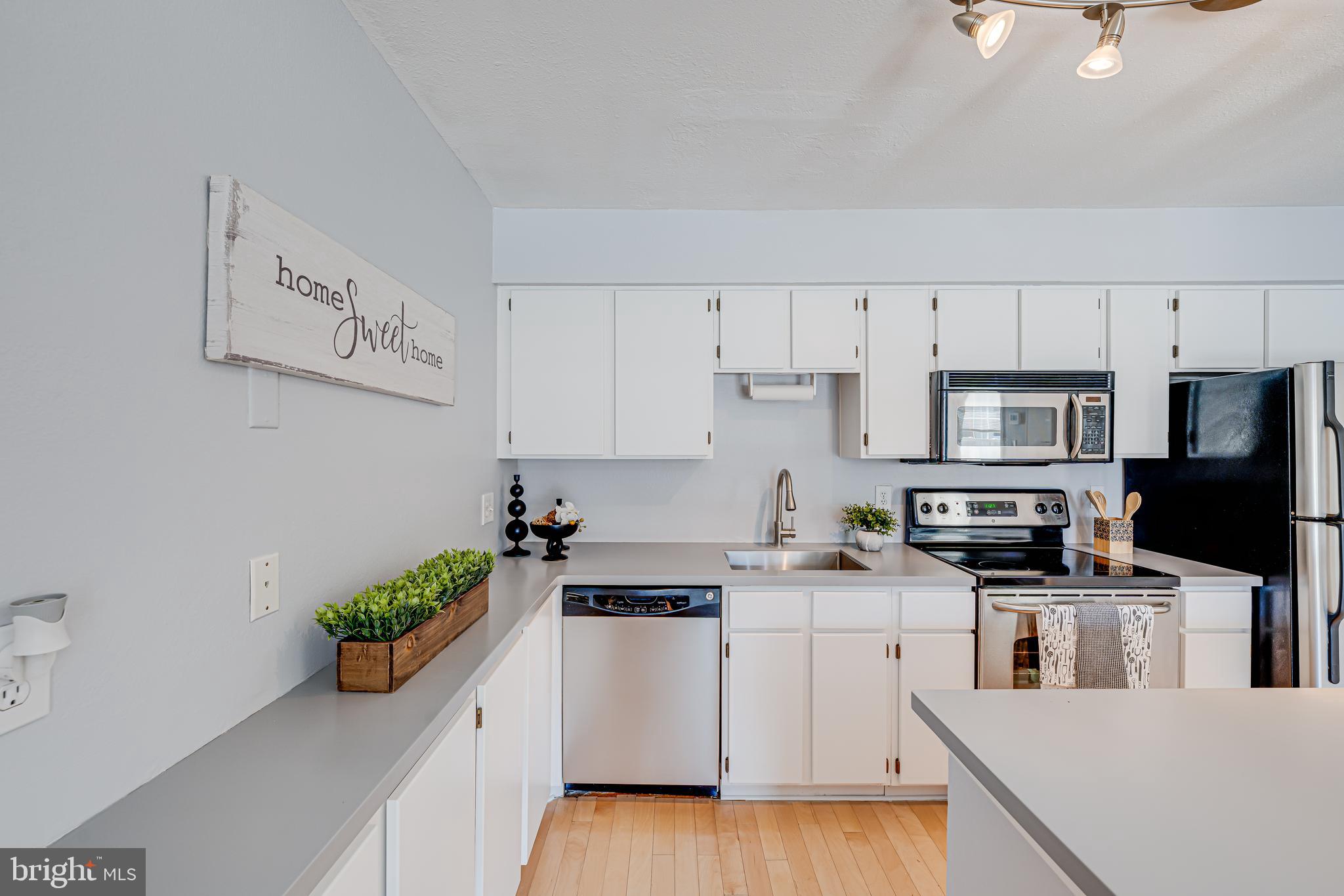 POINTE AT PARK CENTER - Residential