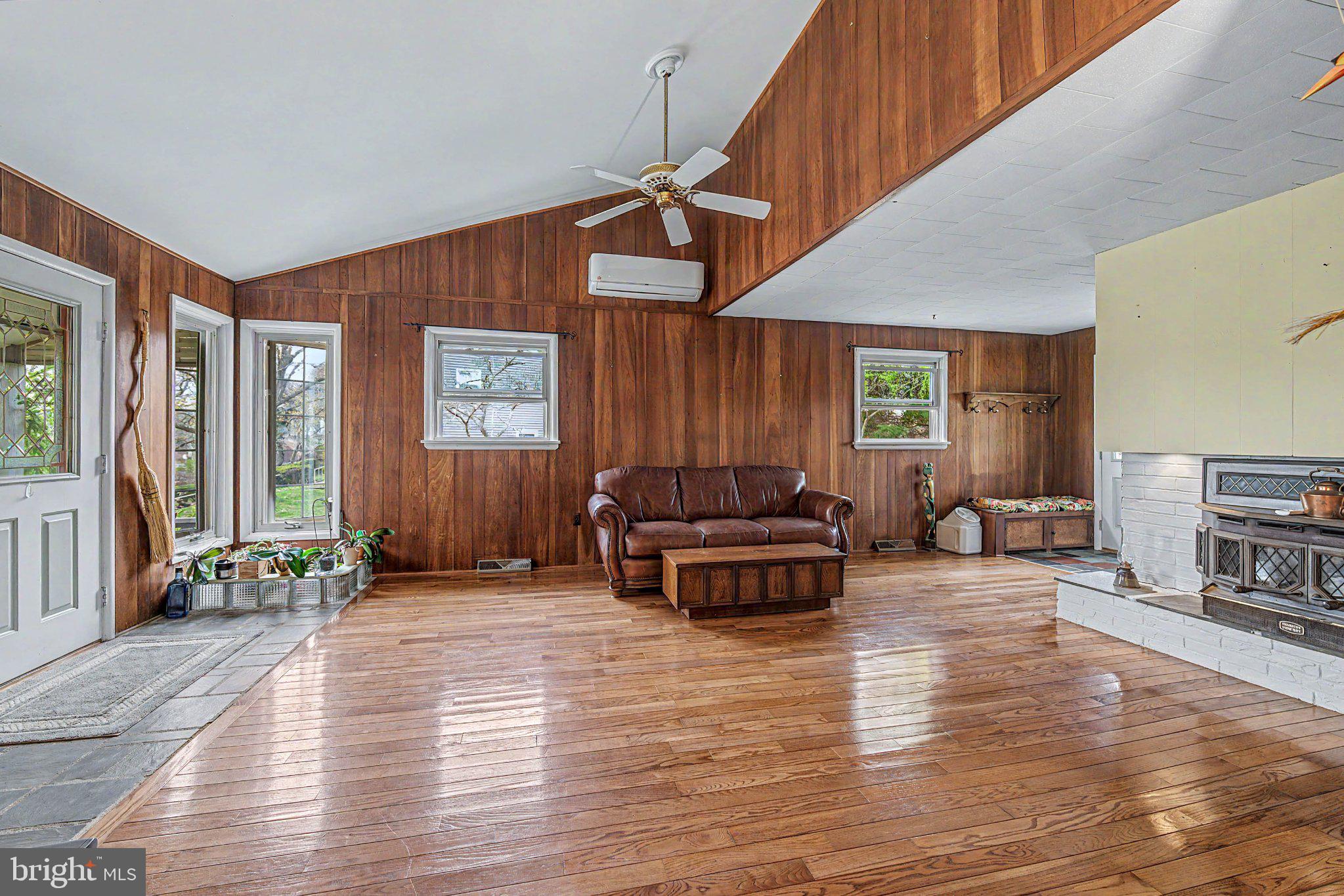 19 W ILLINOIS AVENUE