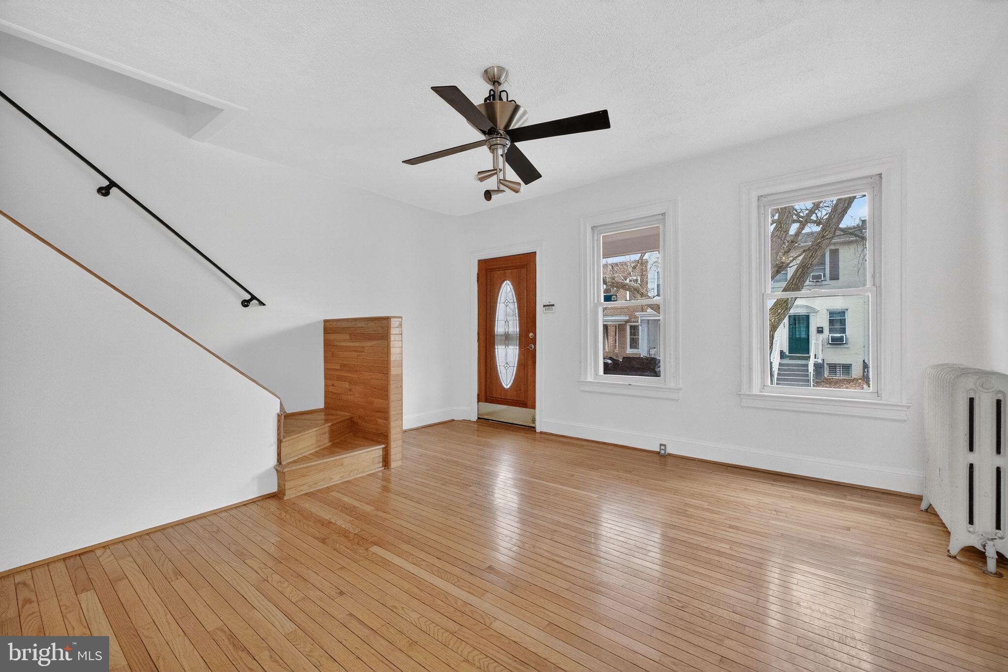 206 CROMWELL TERRACE NE