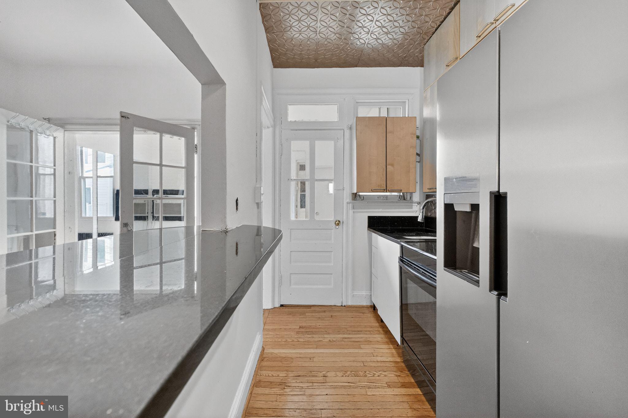 206 CROMWELL TERRACE NE