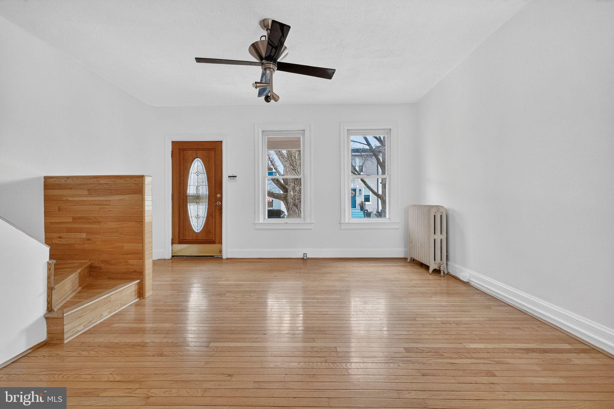 206 CROMWELL TERRACE NE