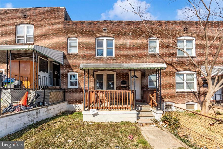Two unit Townhome. Both the upper and lower units have two bedrooms each, a kitchen and a full bathroom. This is great for “house hacking,” live in one unit and rent the other. Or rent them both and become an investor. Both units need a little TLC