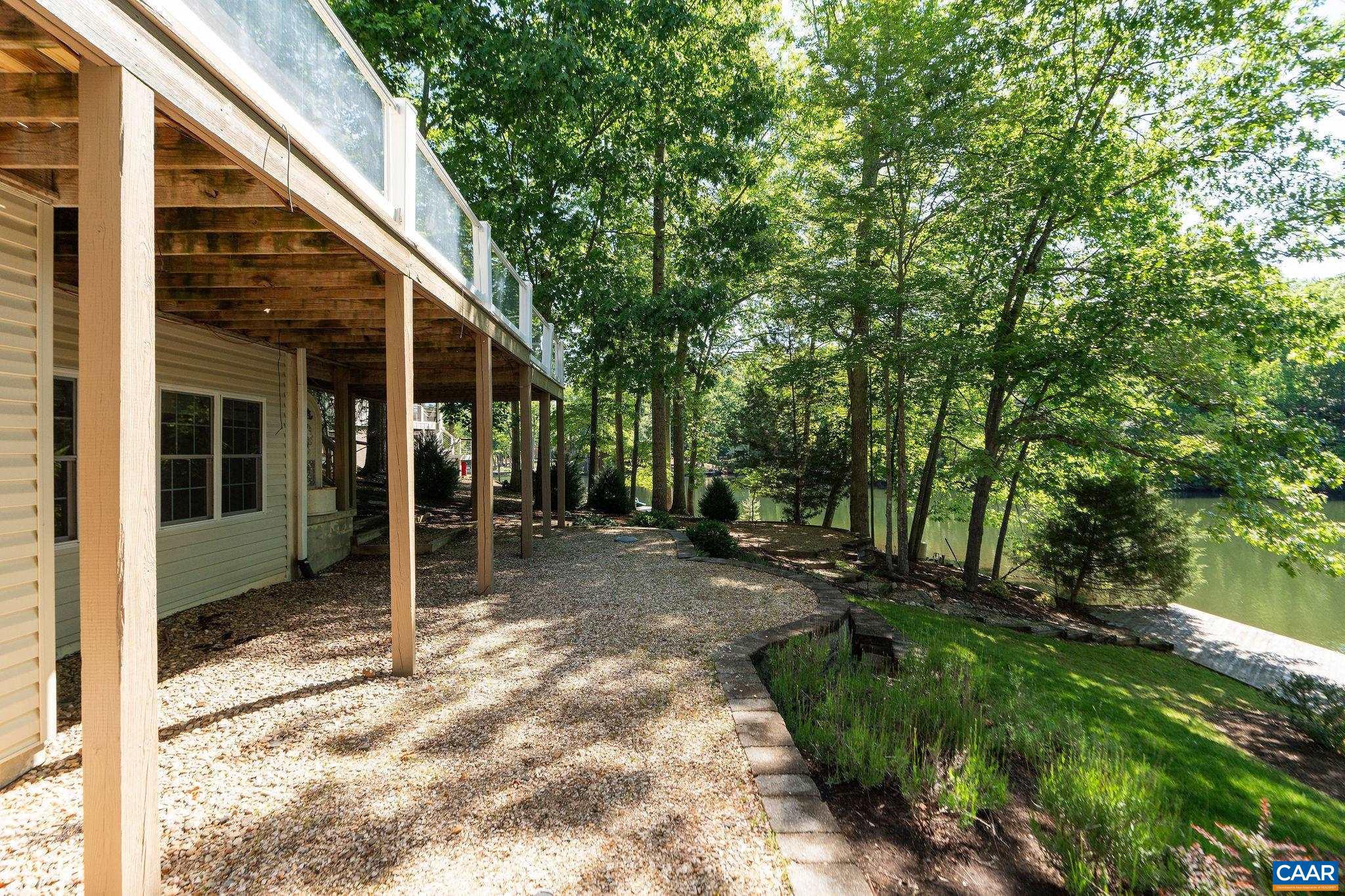 LAKE MONTICELLO - Residential