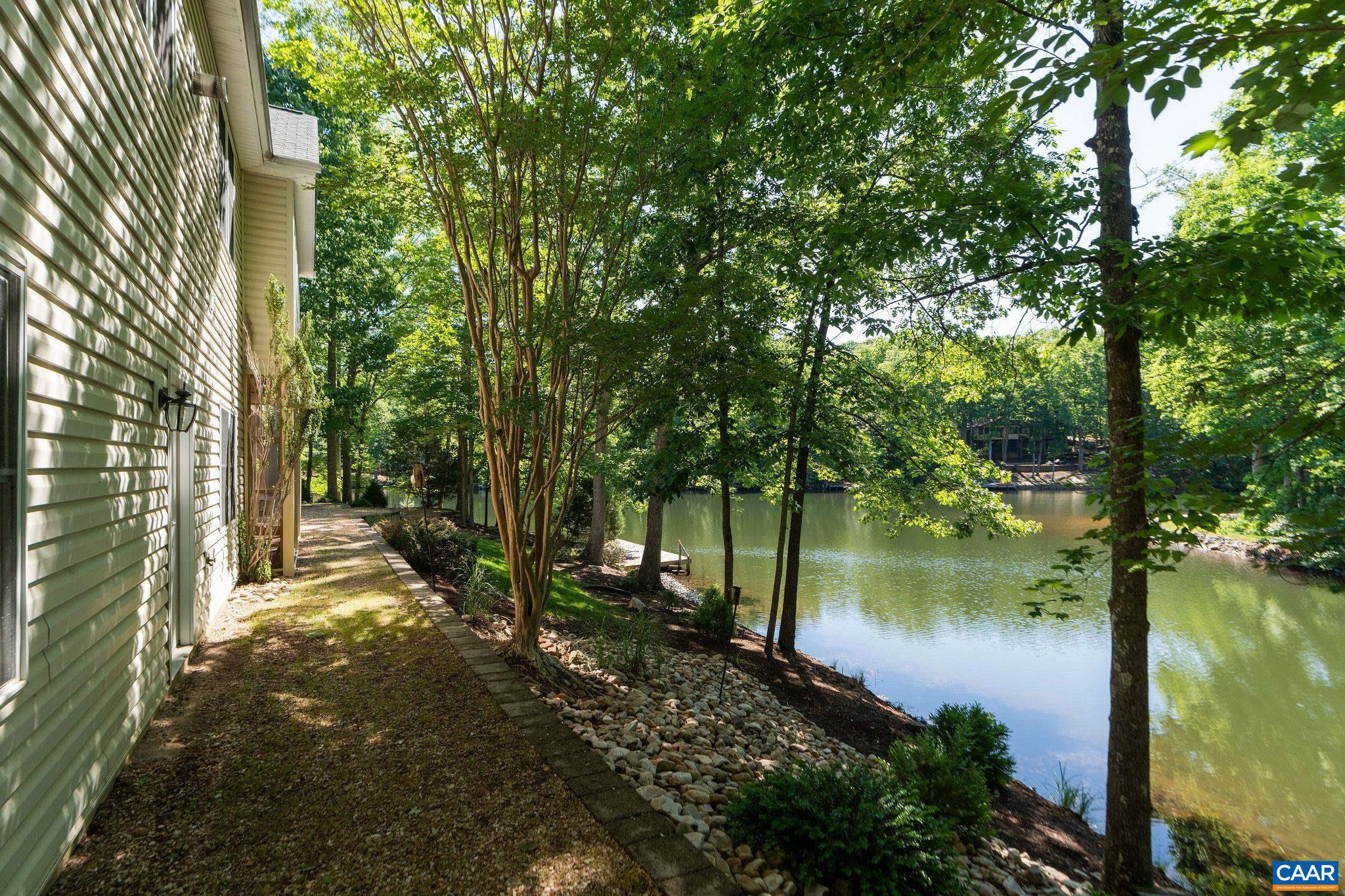 LAKE MONTICELLO - Residential