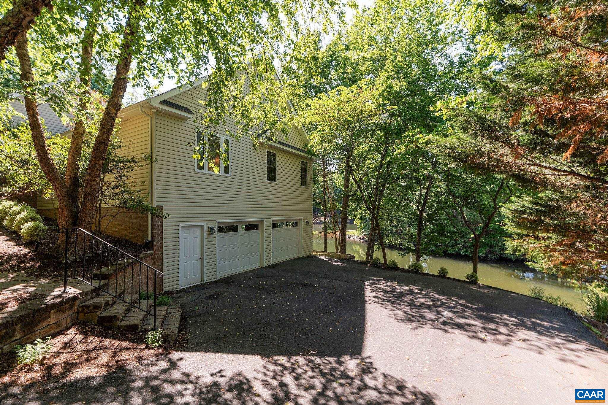 LAKE MONTICELLO - Residential