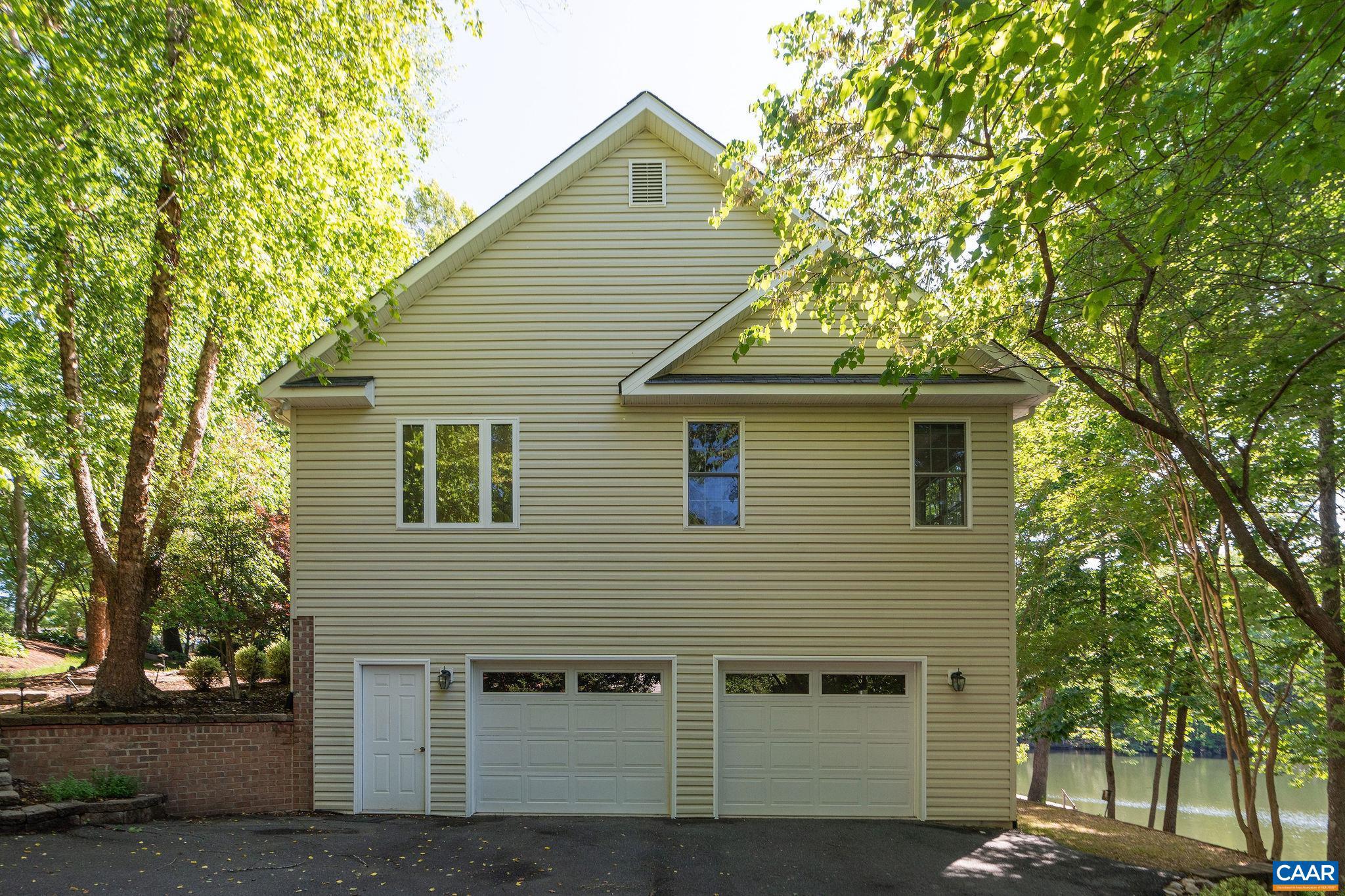 LAKE MONTICELLO - Residential