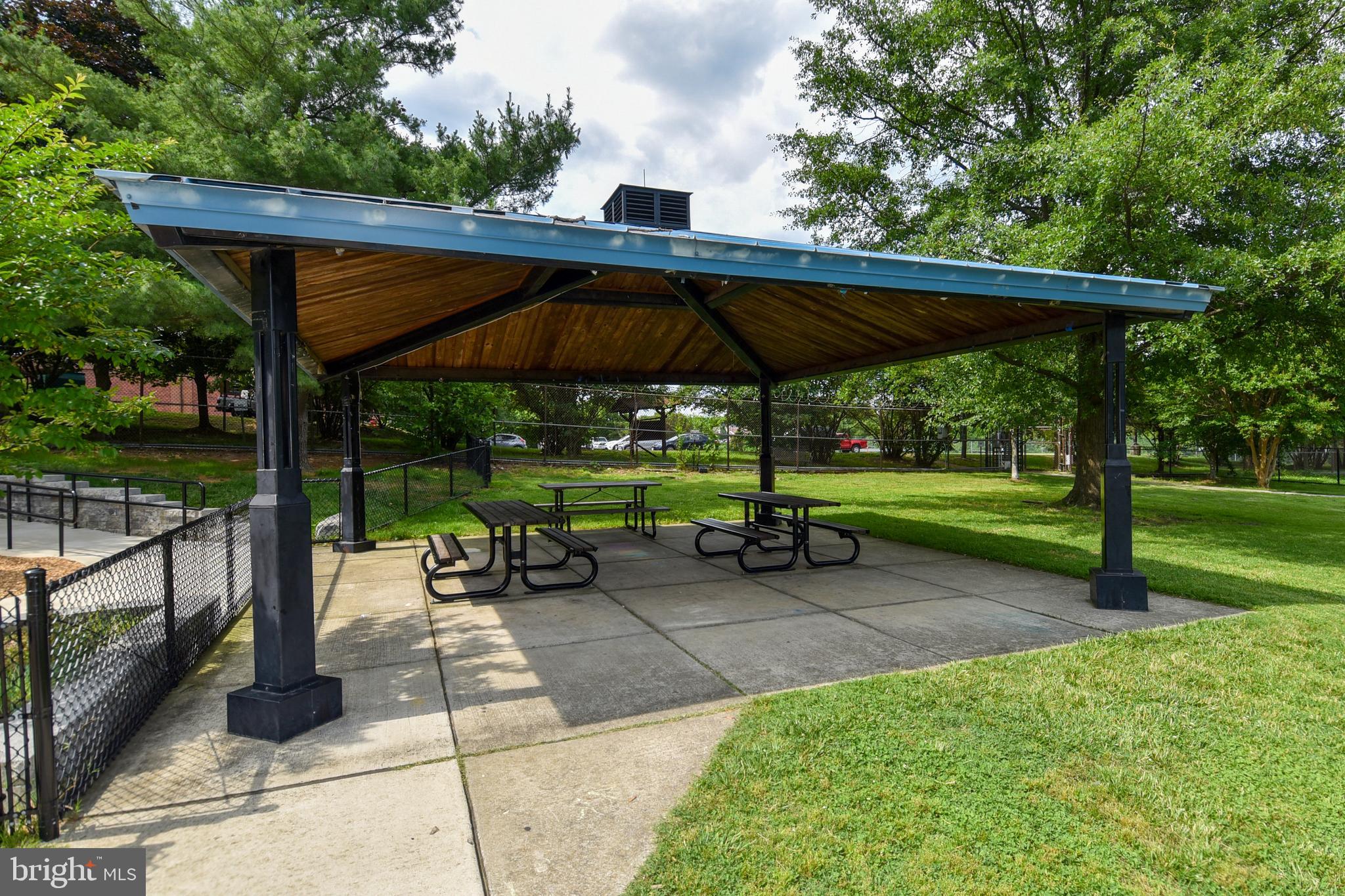 WESTHAMPTON MEWS - Residential