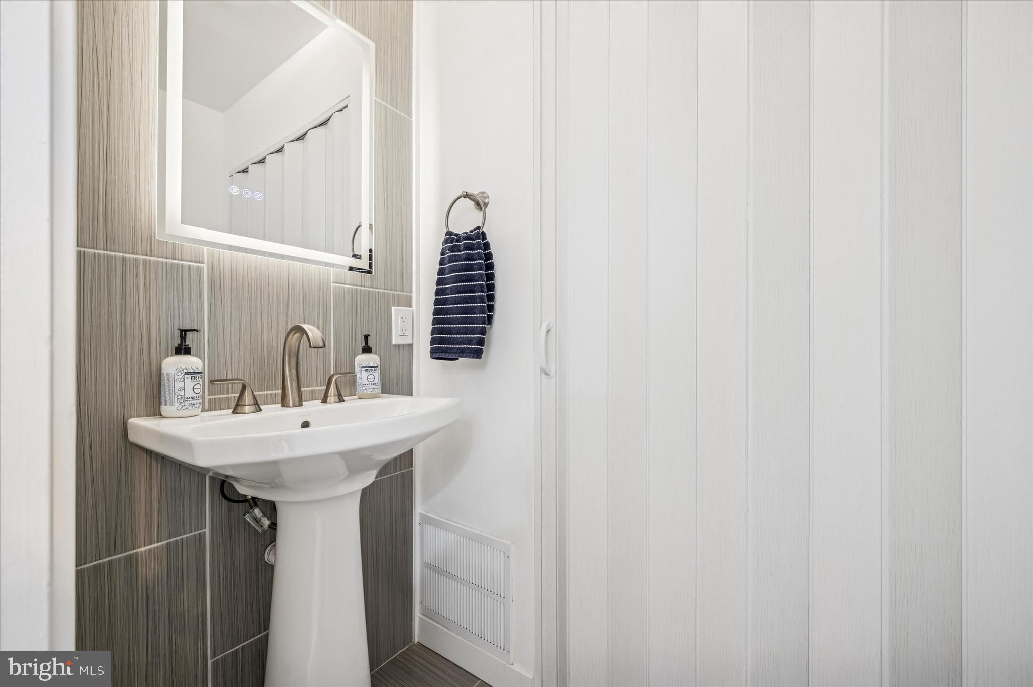 EAST FALLS - Residential