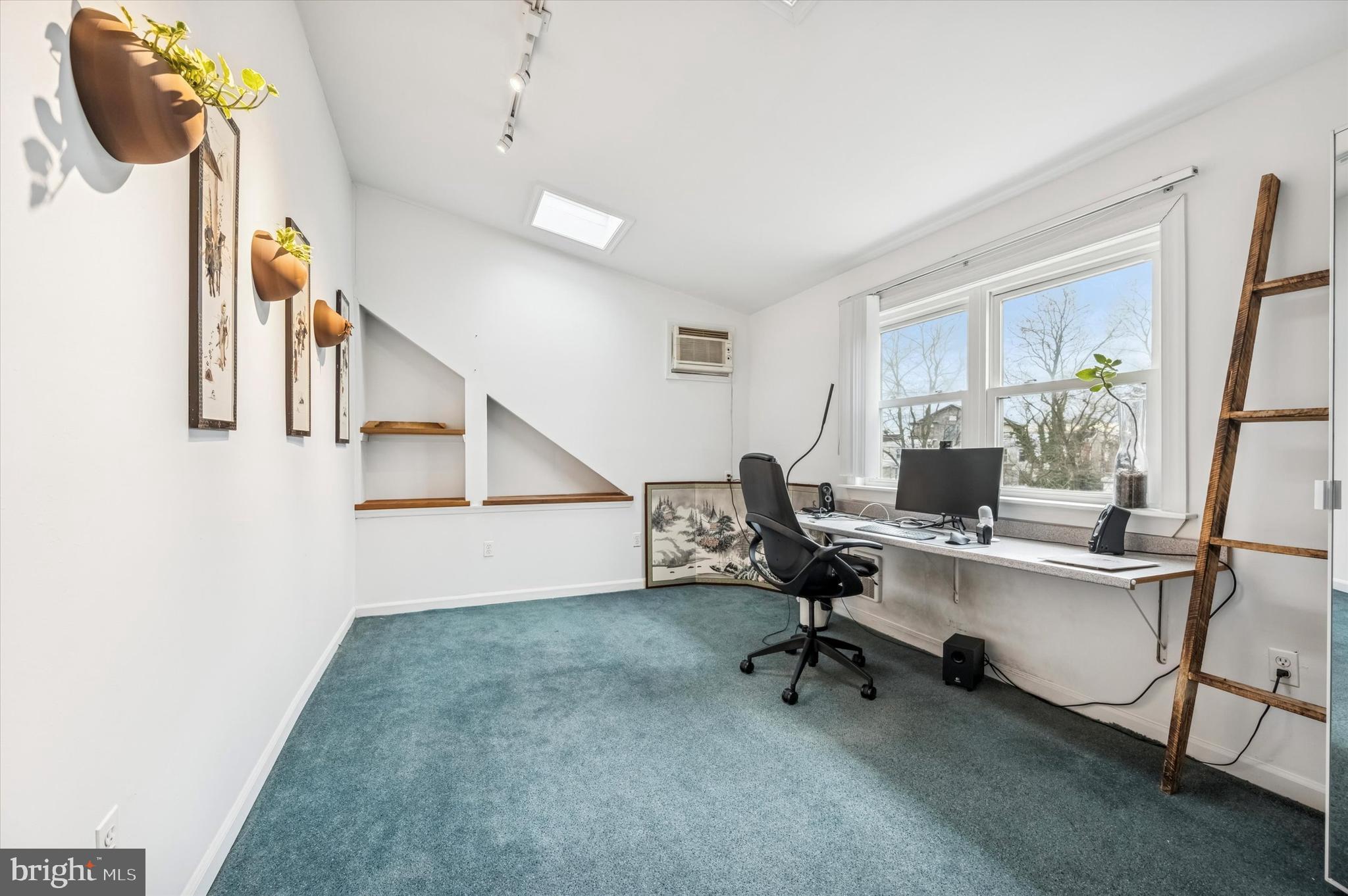 EAST FALLS - Residential