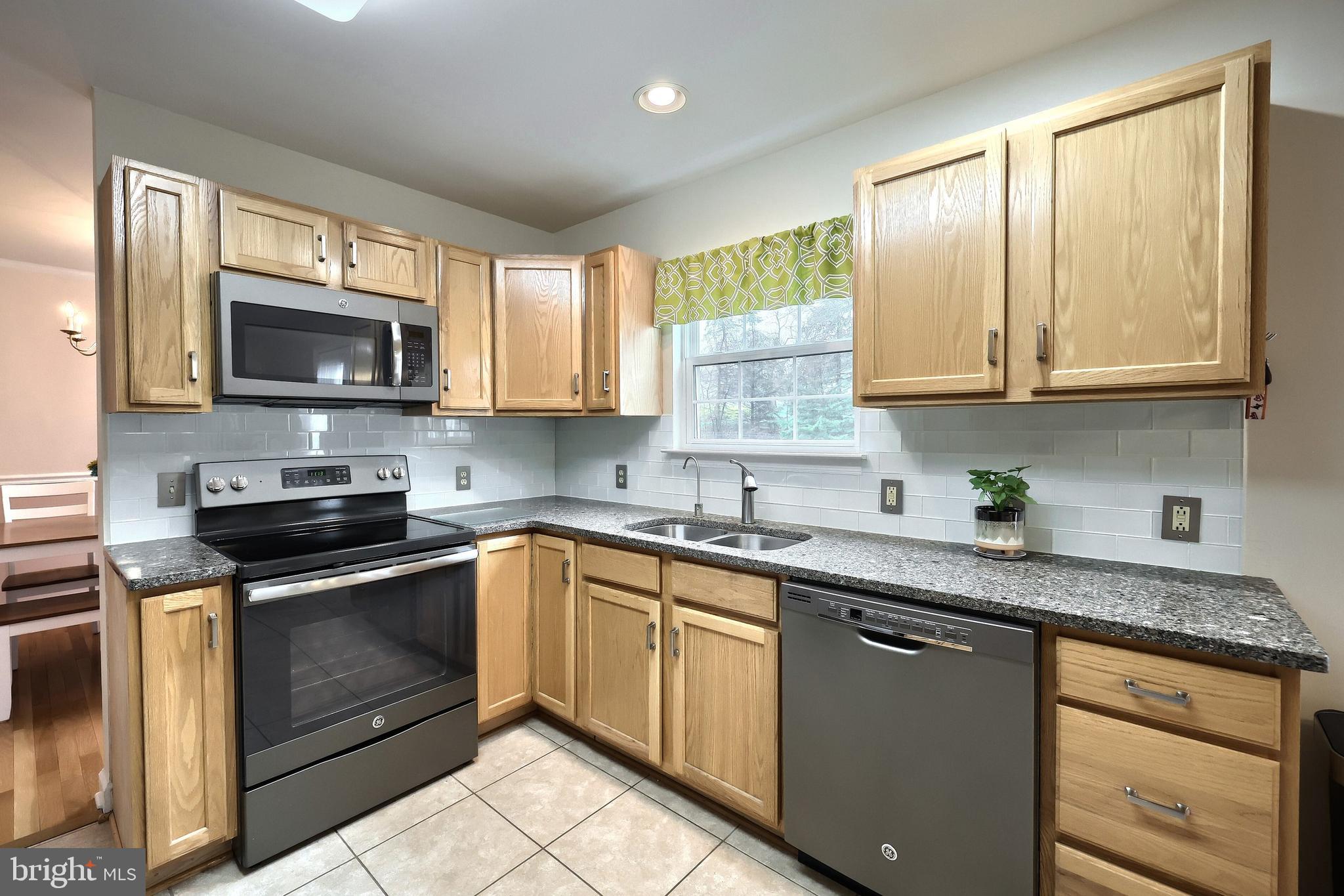 STRAWBERRY FIELDS - Residential