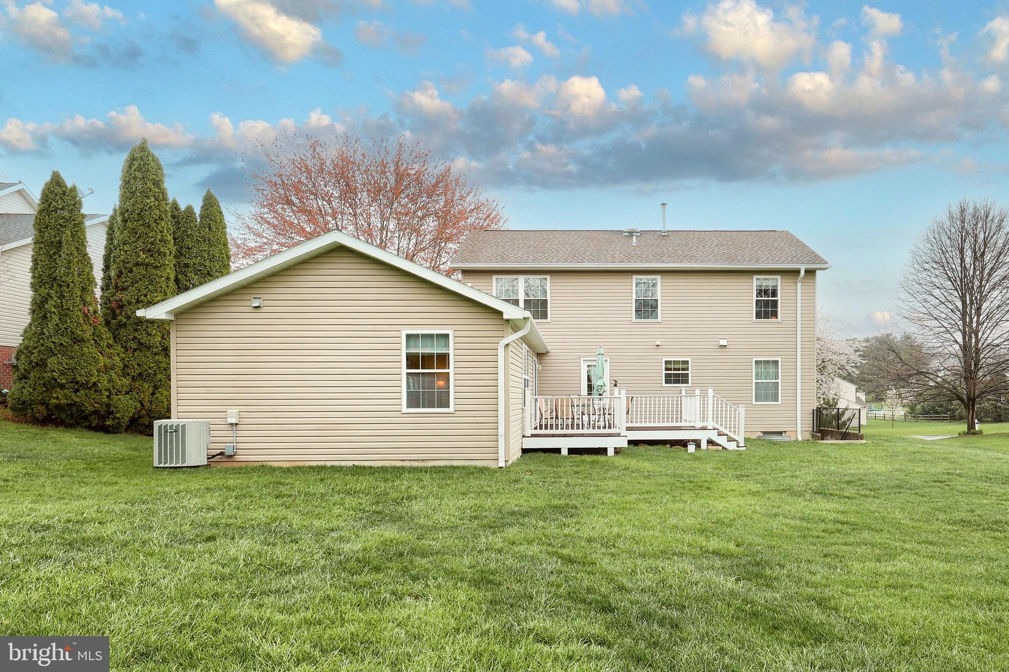 STRAWBERRY FIELDS - Residential