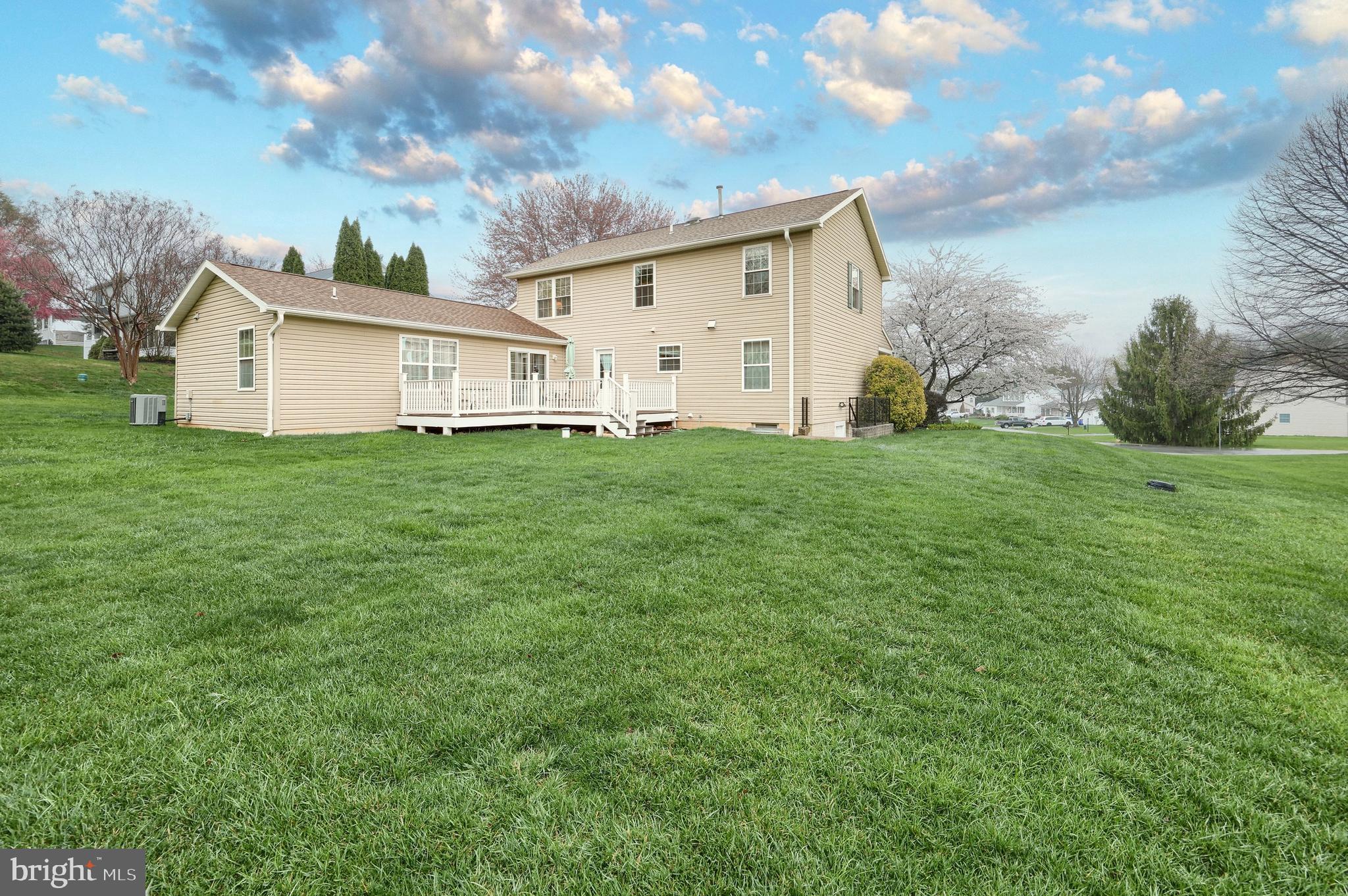 STRAWBERRY FIELDS - Residential