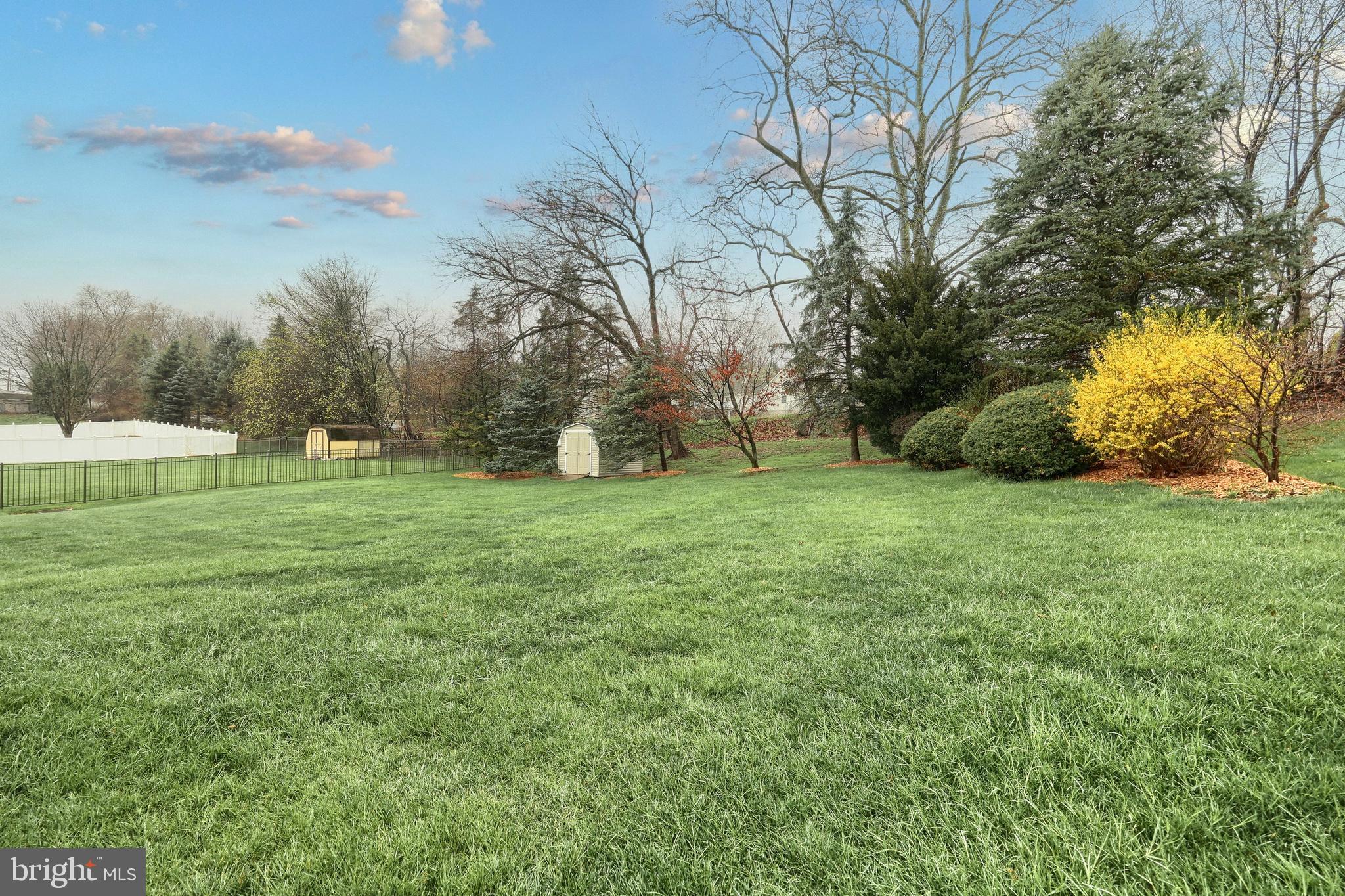 STRAWBERRY FIELDS - Residential