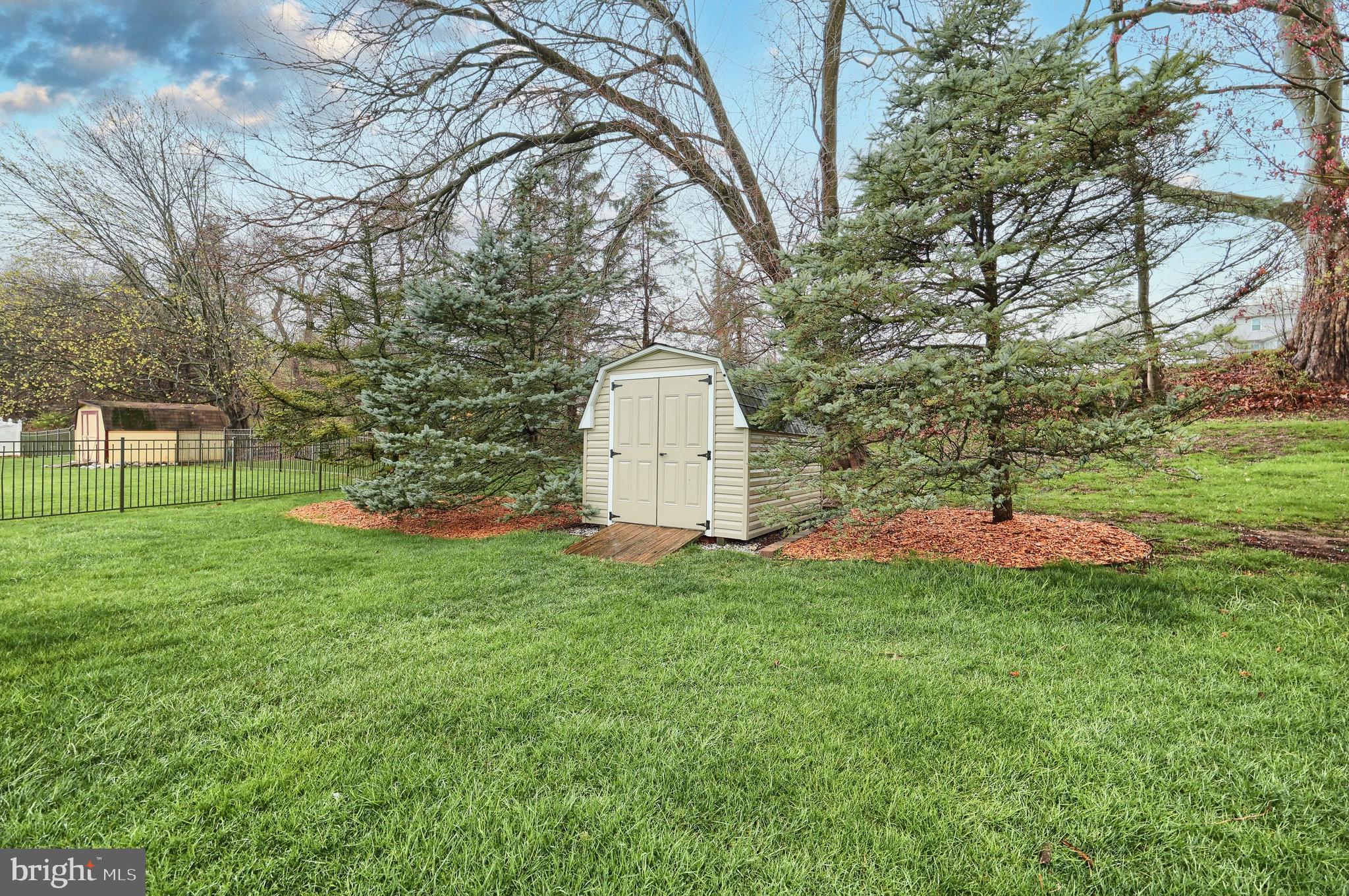 STRAWBERRY FIELDS - Residential