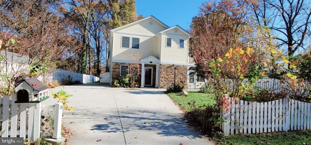 Photo of 7122 Oak Ridge Road, FALLS CHURCH, VA 22042 (MLS # VAFX2273622)