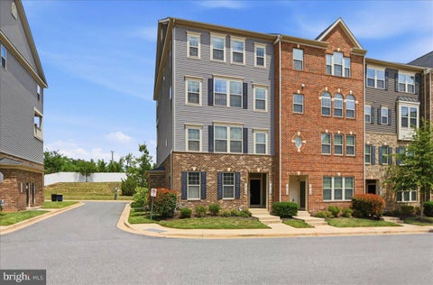 Condo For Sale - 10102 Dorsey Lane<br/> LANHAM, MD 20706
