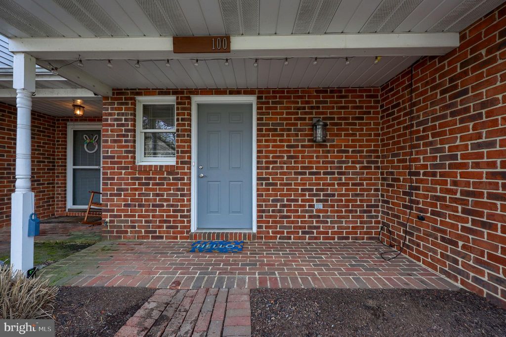 Photo of 100 Pepperton Court, LITITZ, PA 17543 (MLS # PALA2083436)