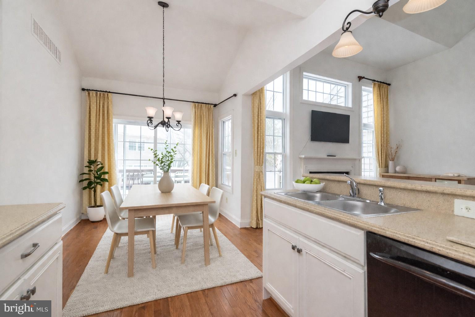 MONTGOMERY WALK - Residential