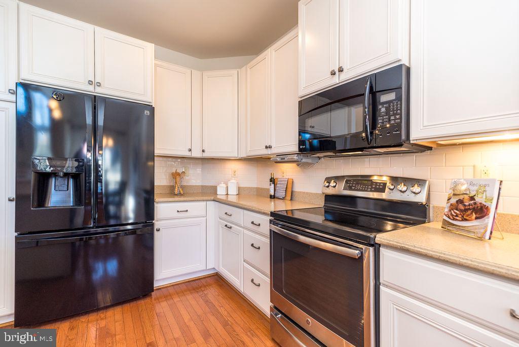 MONTGOMERY WALK - Residential