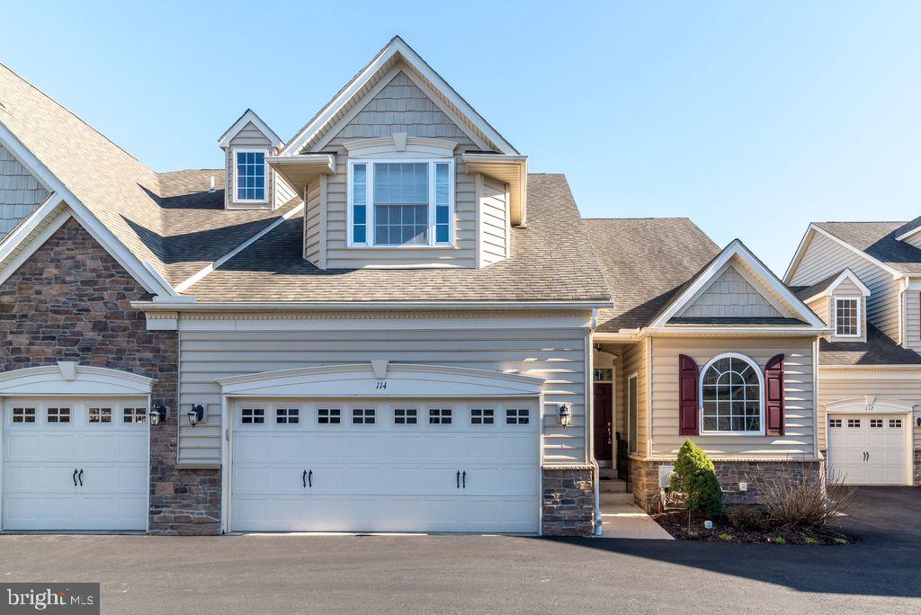 MONTGOMERY WALK - Residential