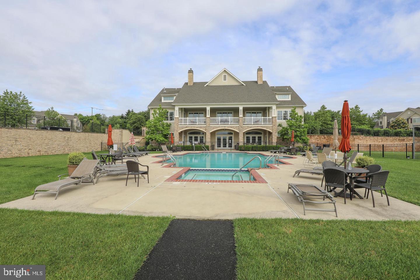 MONTGOMERY WALK - Residential