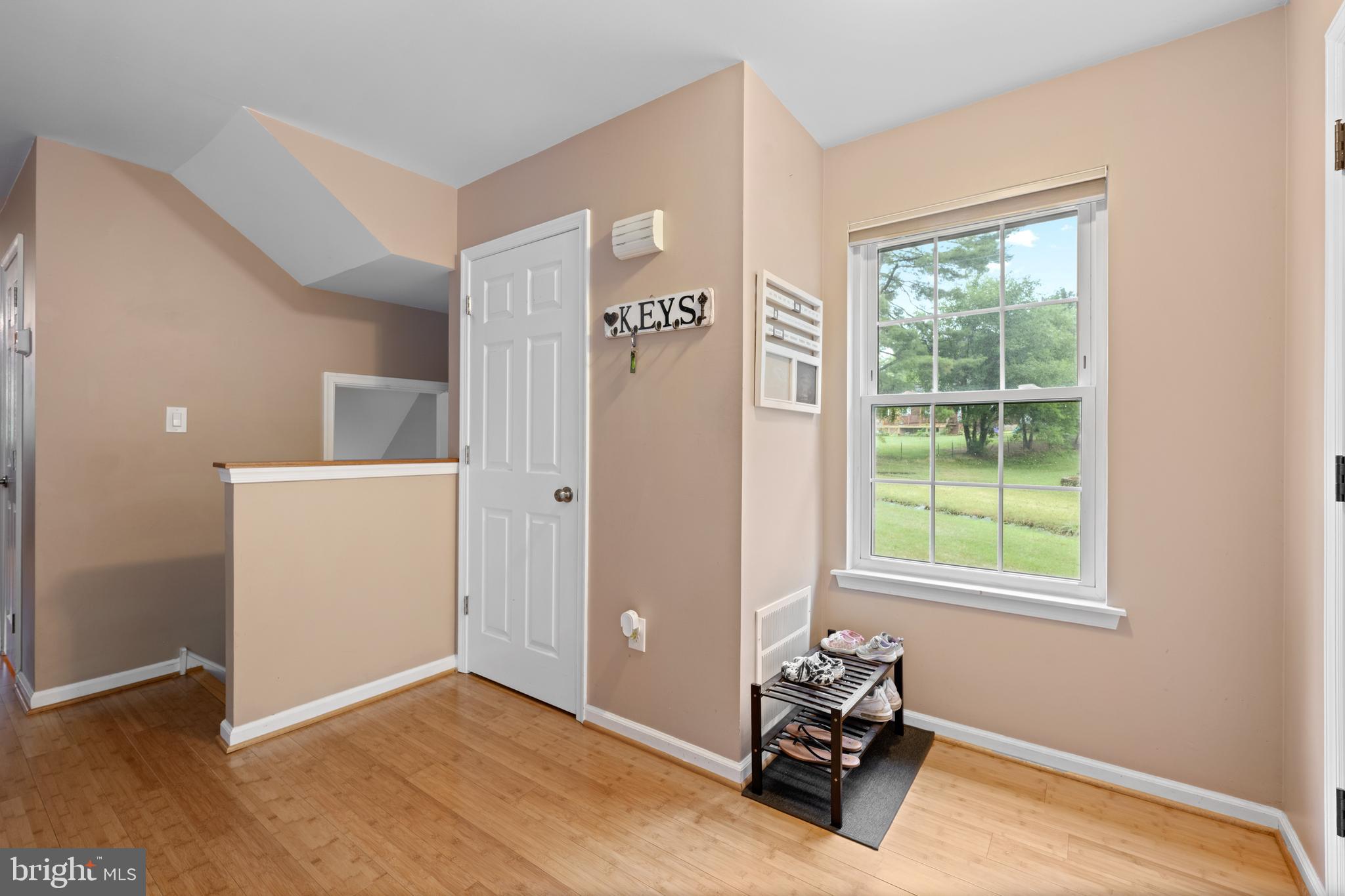 947 DOGWOOD COURT