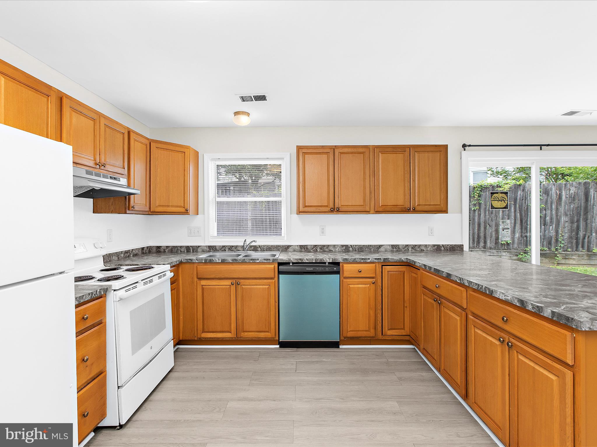 THE PROVINCES - Residential Lease