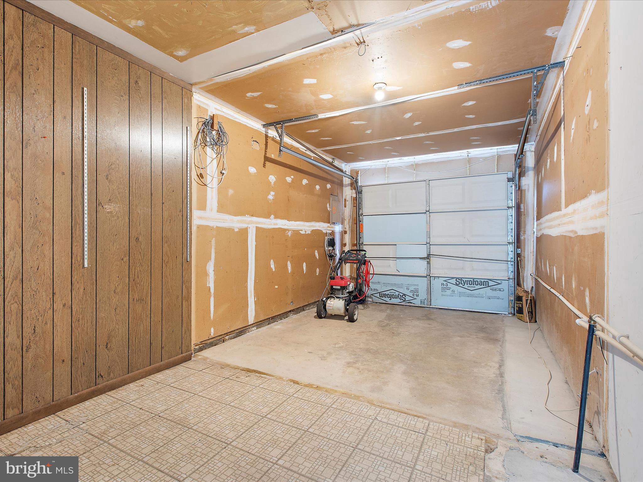 THE PROVINCES - Residential Lease