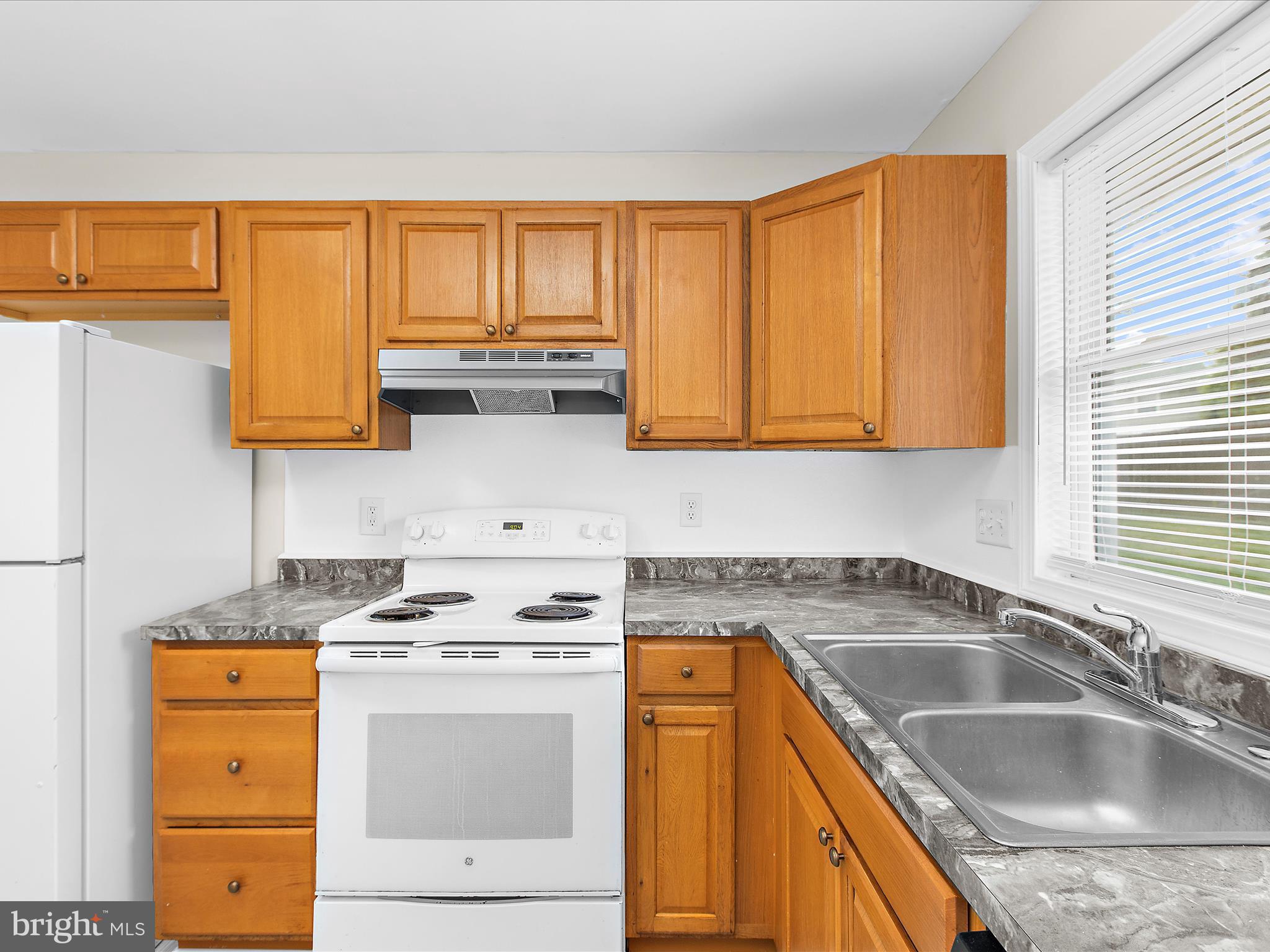 THE PROVINCES - Residential Lease