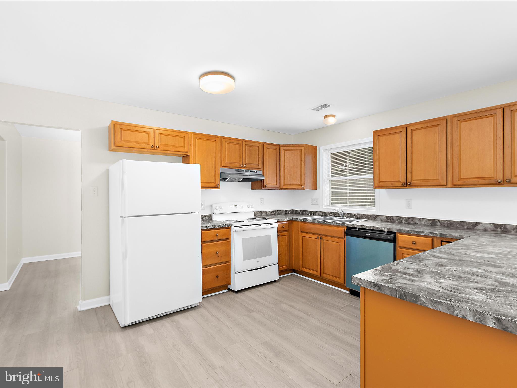 THE PROVINCES - Residential Lease