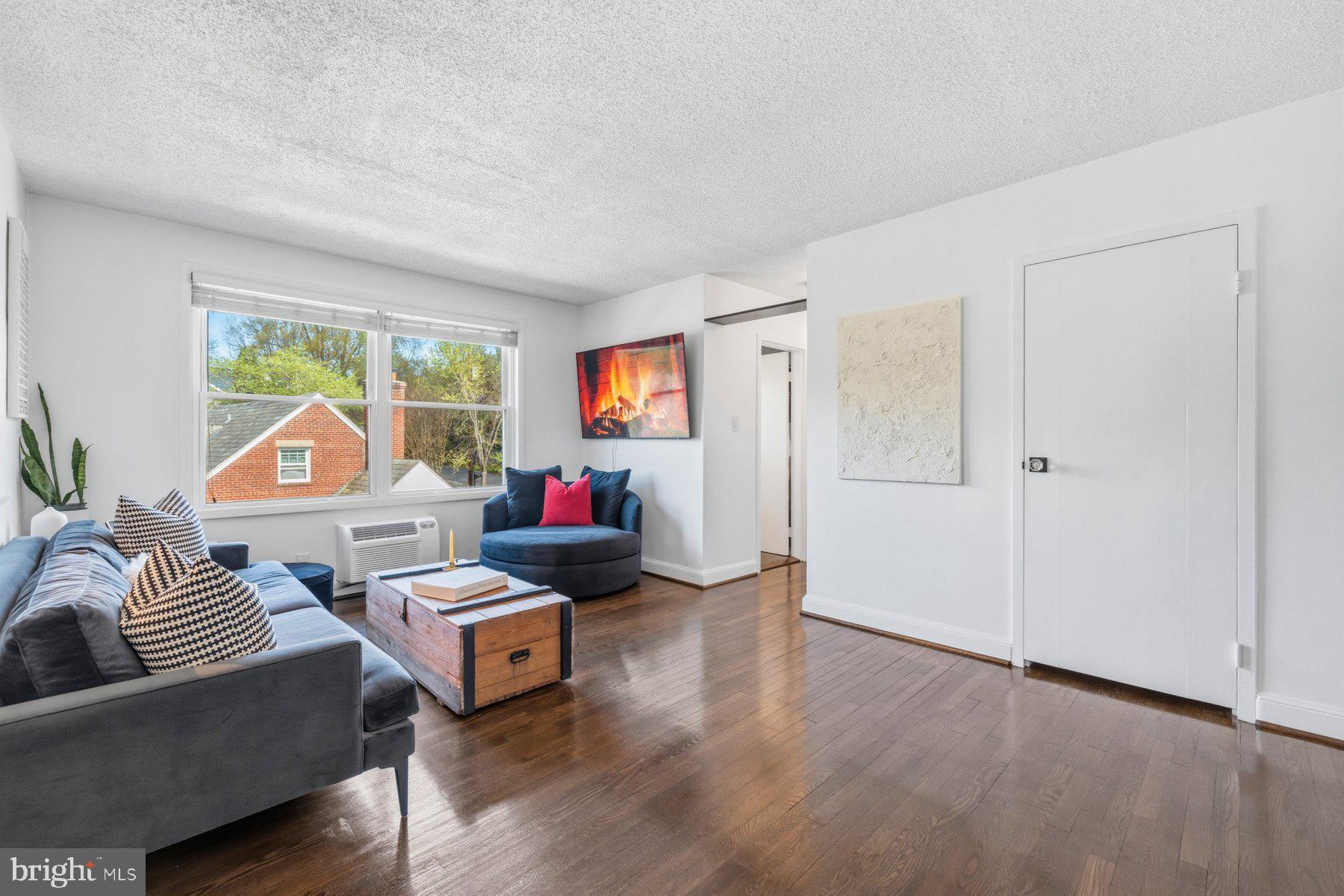 MACARTHUR PARK CONDOMINIUMS - Residential