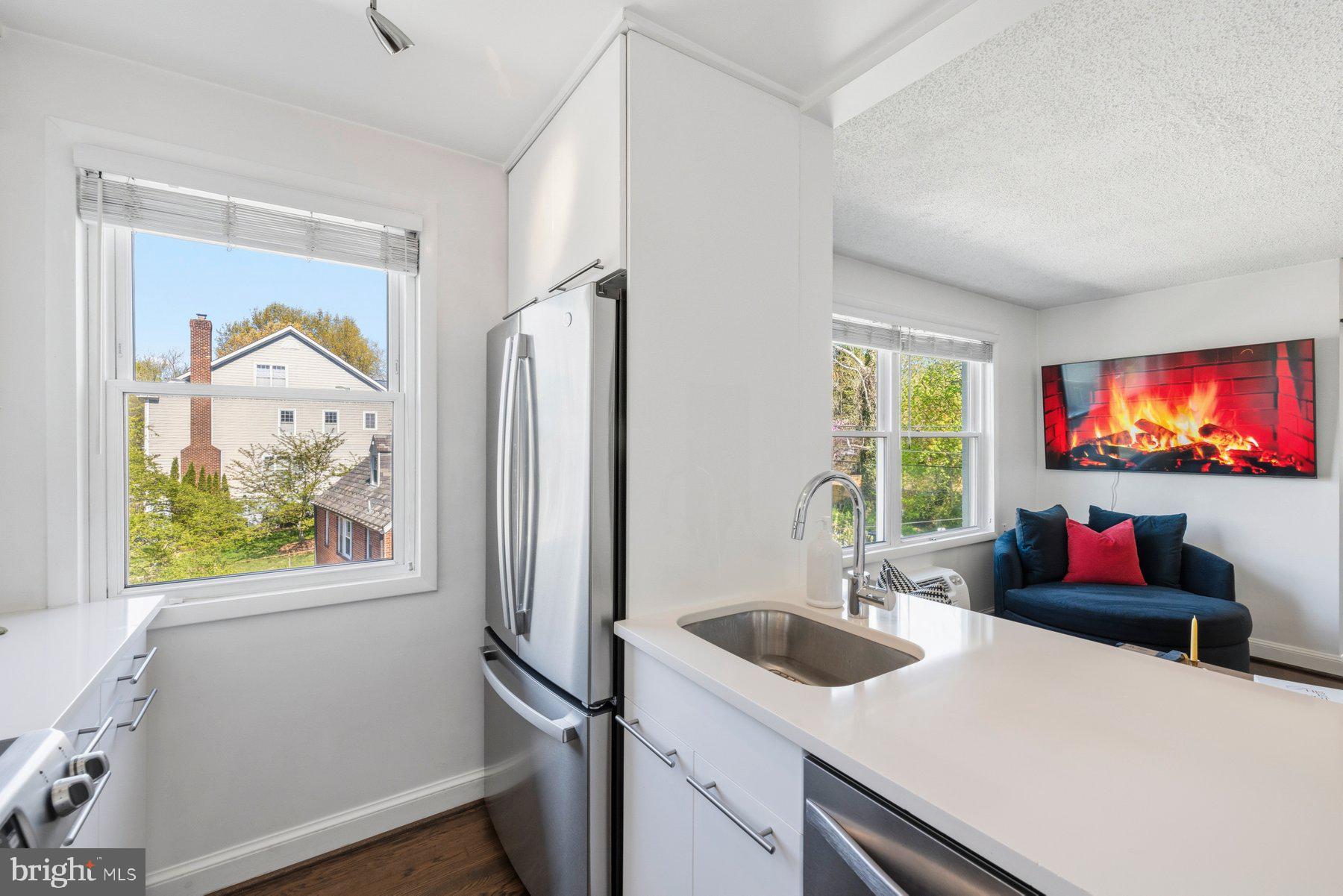 MACARTHUR PARK CONDOMINIUMS - Residential