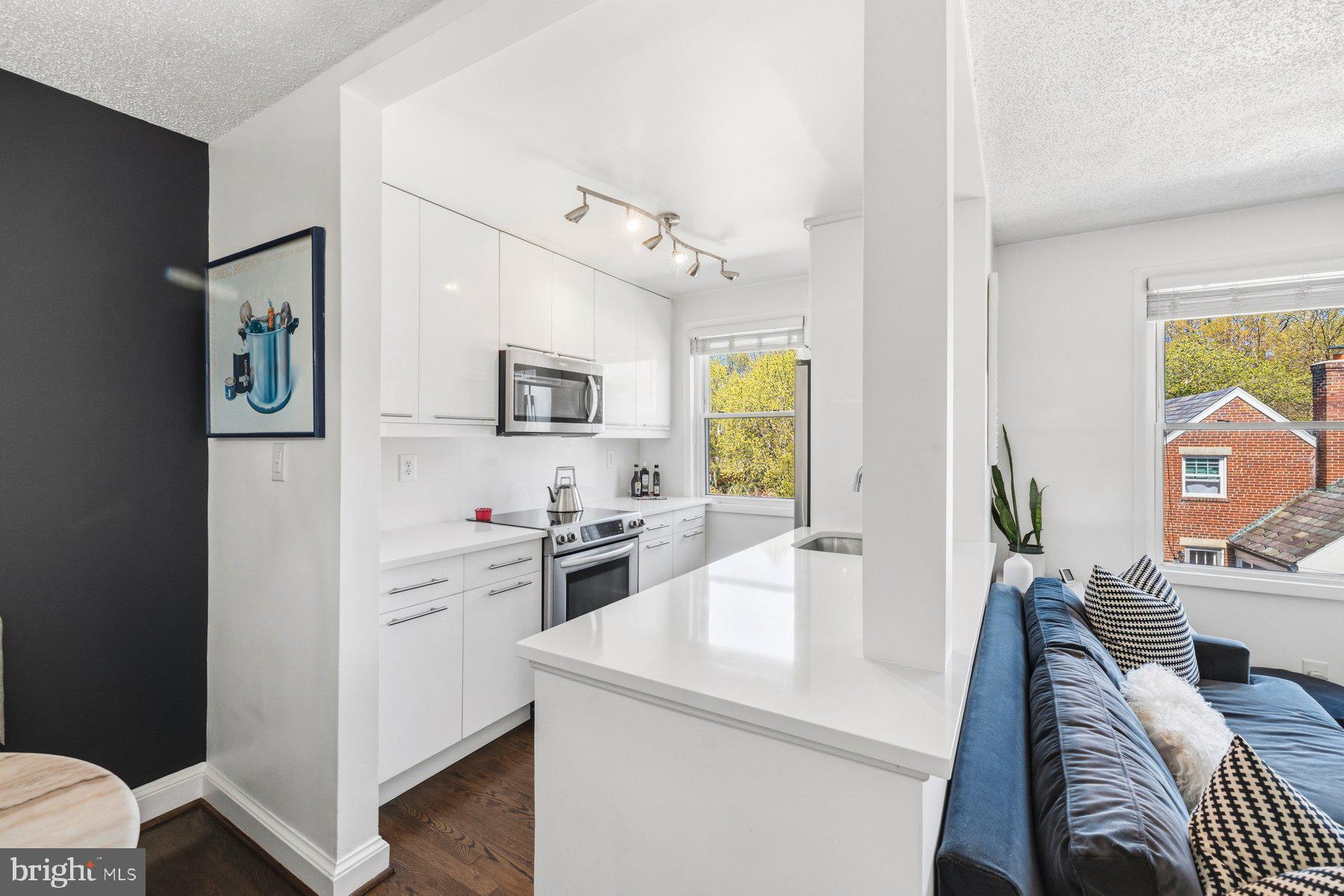 MACARTHUR PARK CONDOMINIUMS - Residential