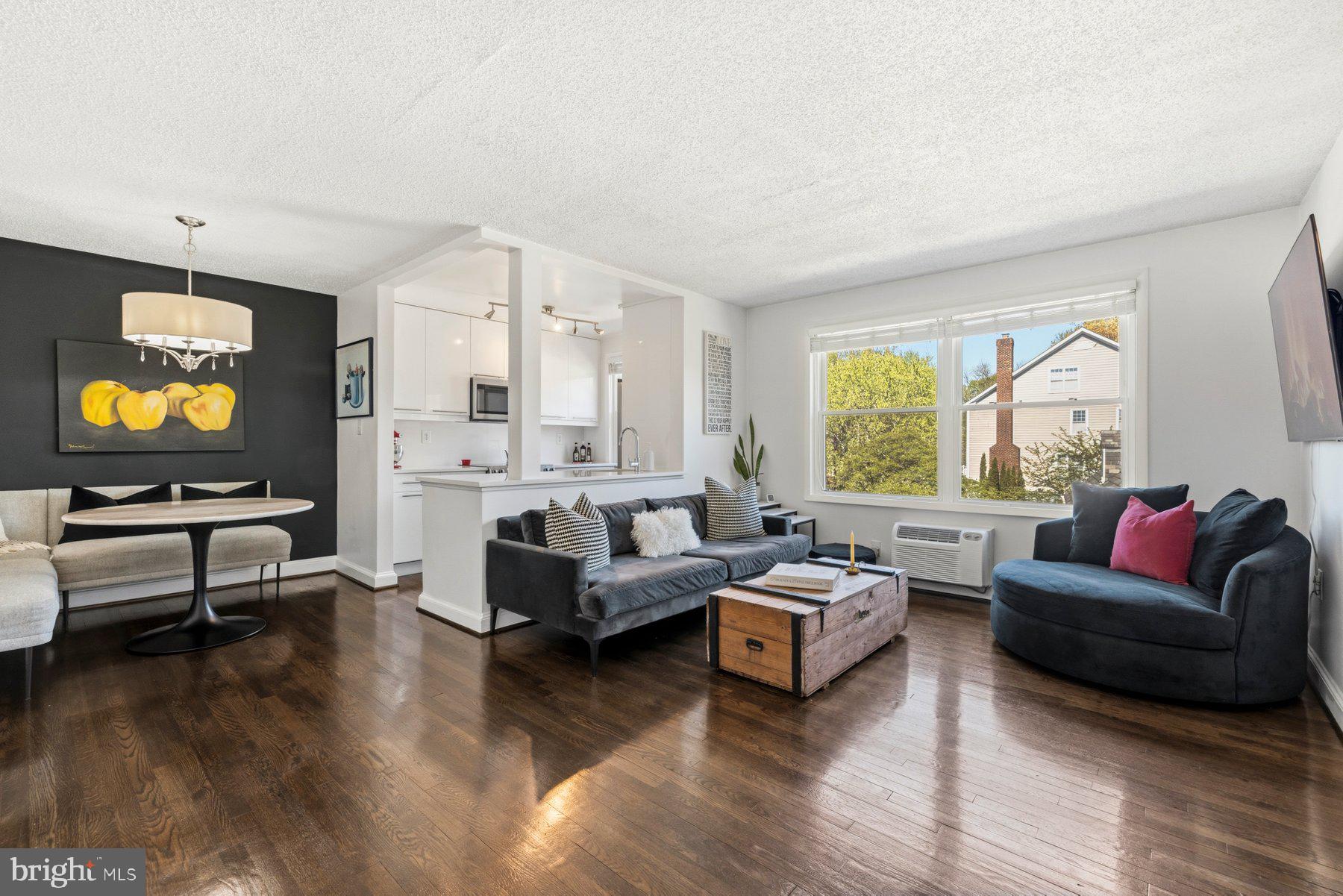 MACARTHUR PARK CONDOMINIUMS - Residential