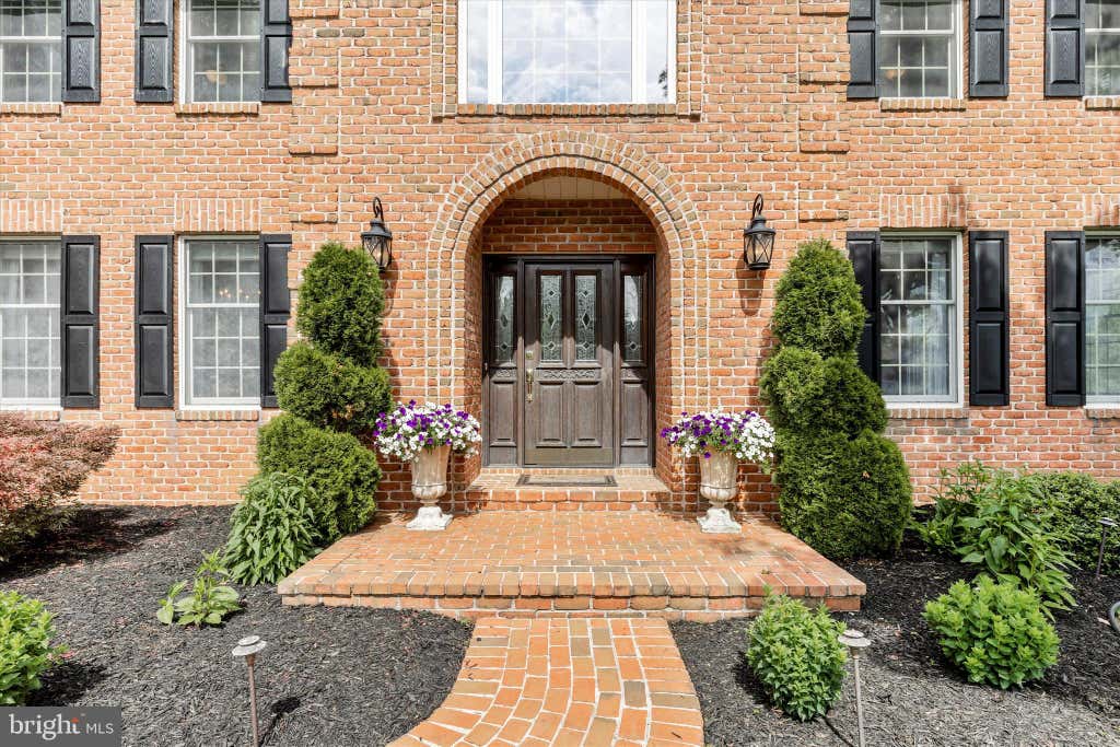 Photo of 11203 Parkwood Drive, HAGERSTOWN, MD 21742 (MLS # MDWA2037326)