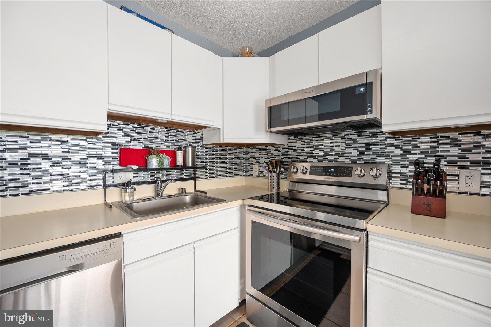 SUNSET LANDING - Residential