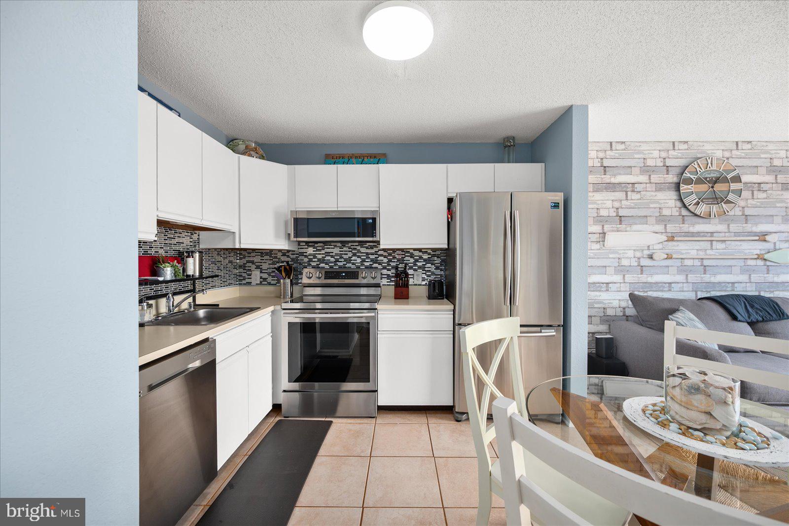 SUNSET LANDING - Residential