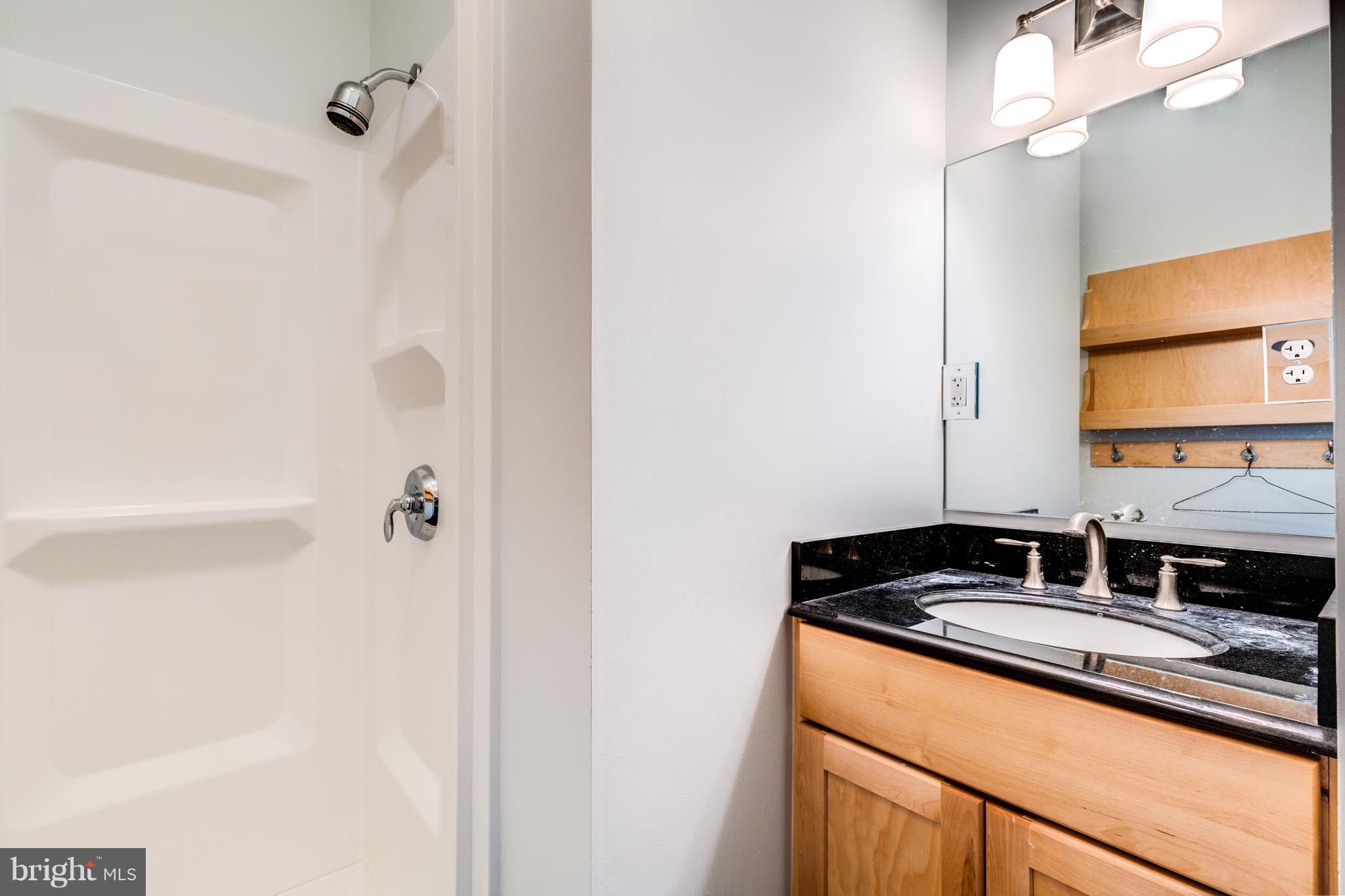 ASHBURN PROFESSIONAL PARK - Commercial Sale