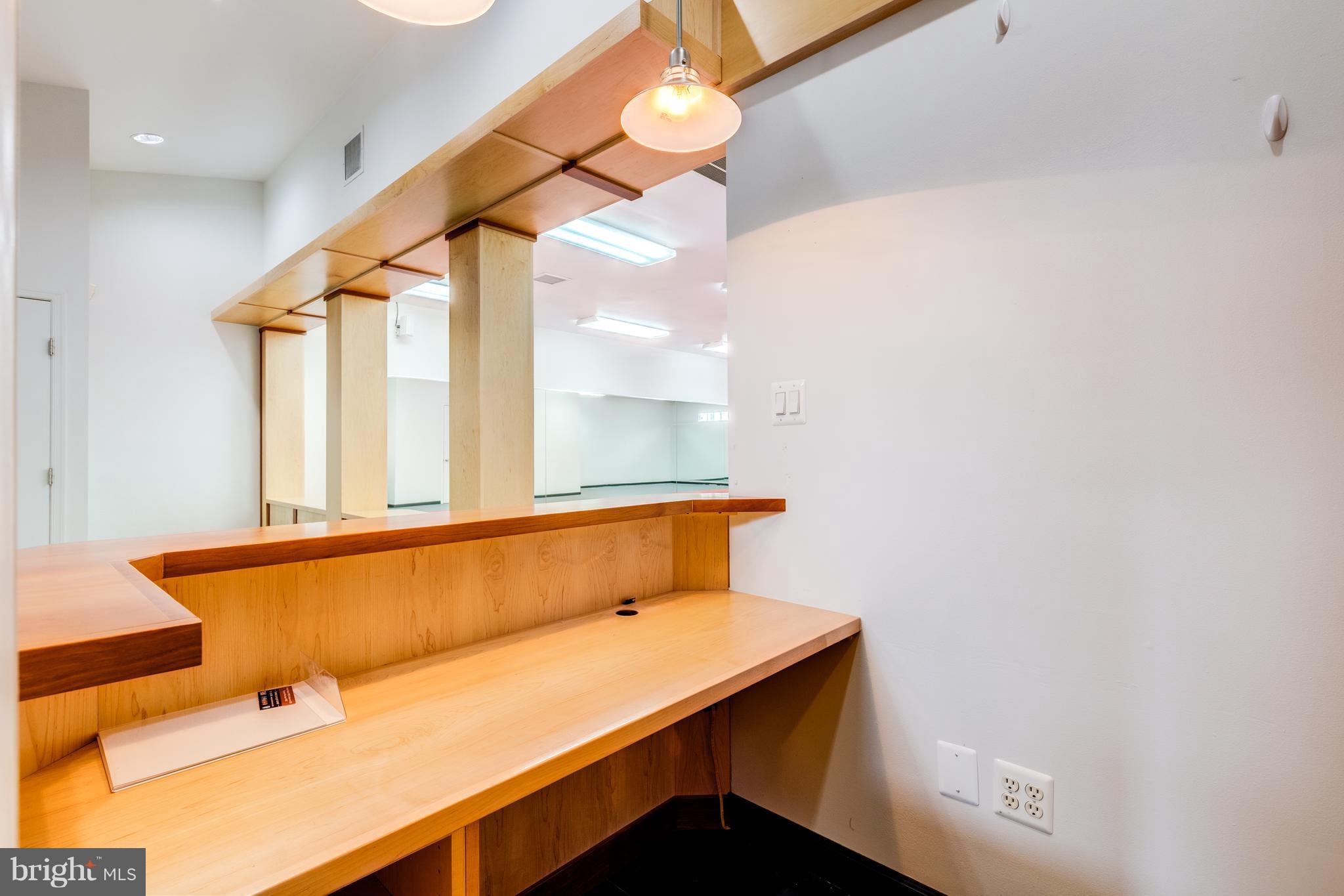 ASHBURN PROFESSIONAL PARK - Commercial Sale