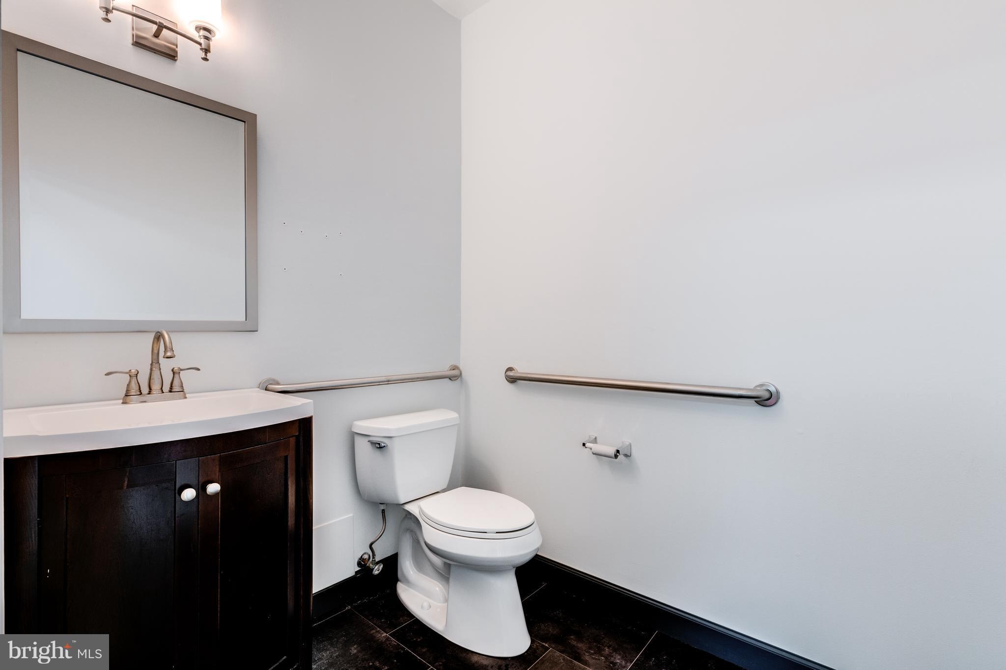 ASHBURN PROFESSIONAL PARK - Commercial Sale