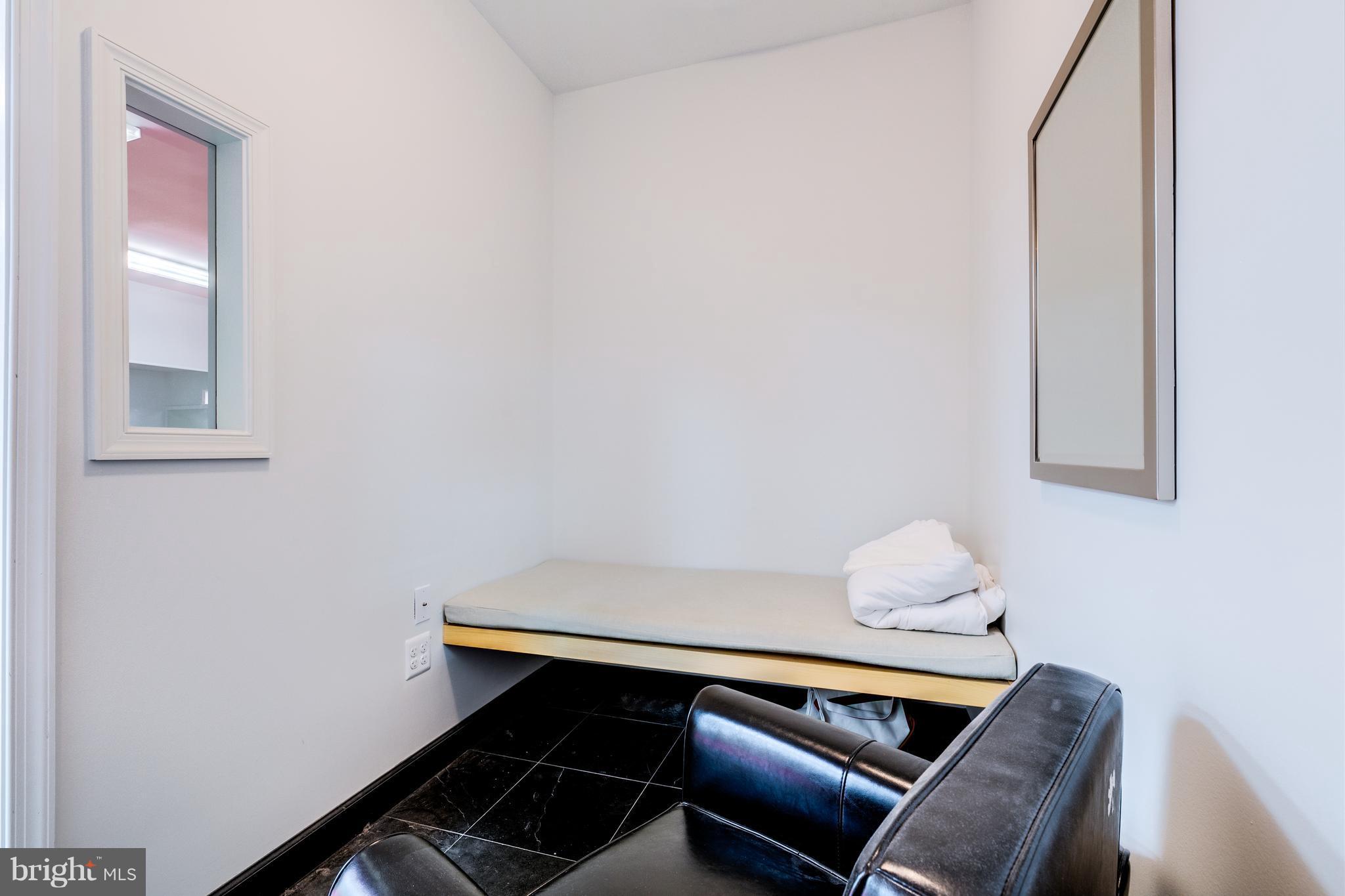 ASHBURN PROFESSIONAL PARK - Commercial Sale