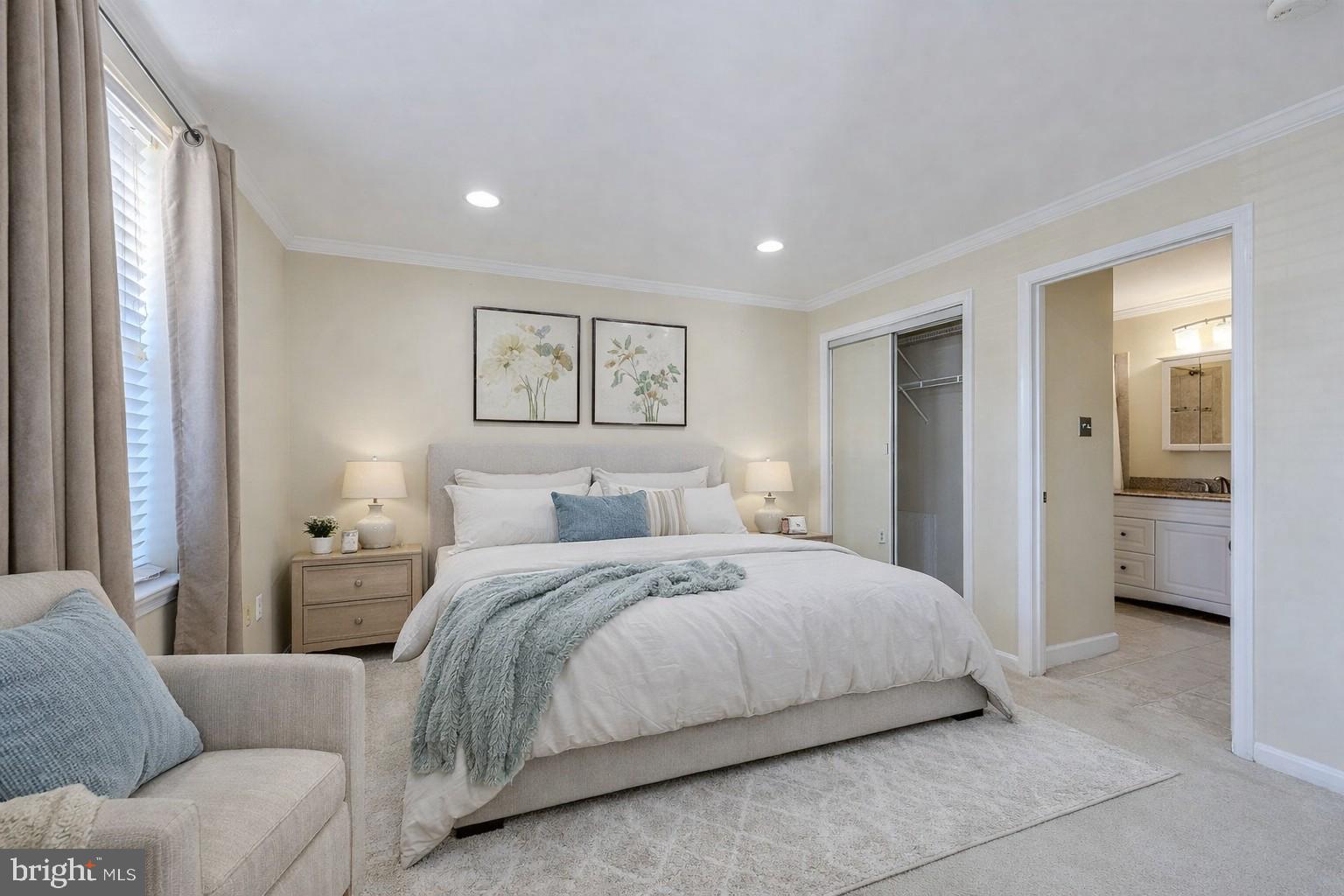 LAKESHORE CONDO - Residential