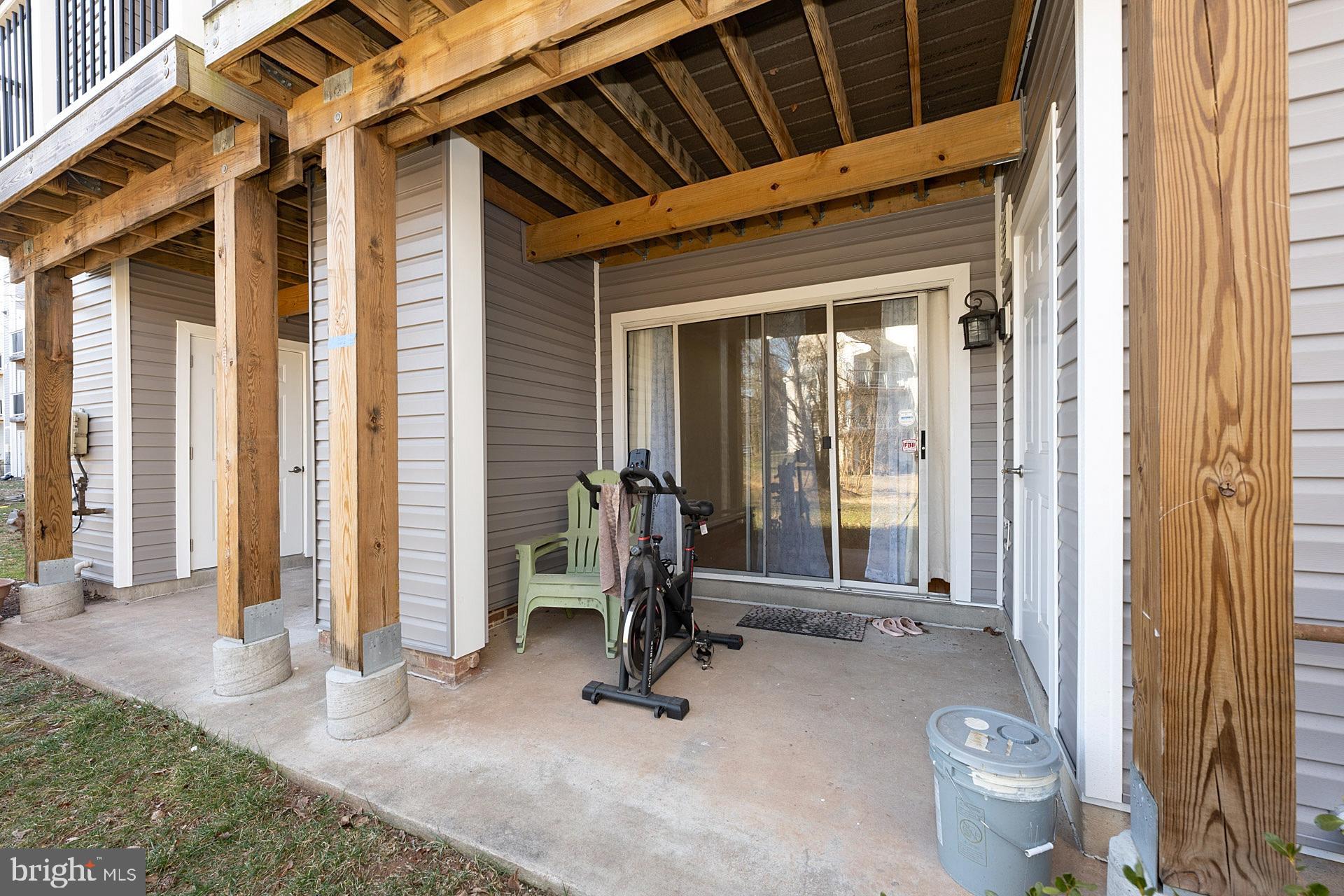 LAKESHORE CONDO - Residential