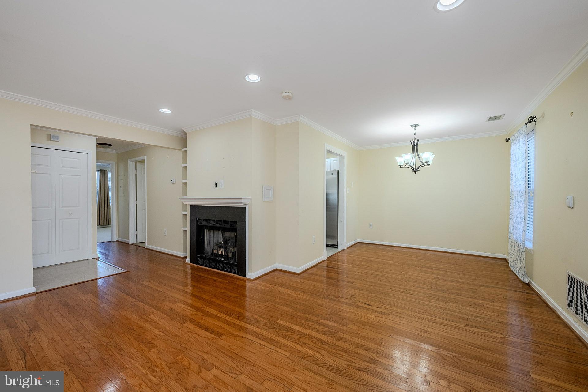 LAKESHORE CONDO - Residential