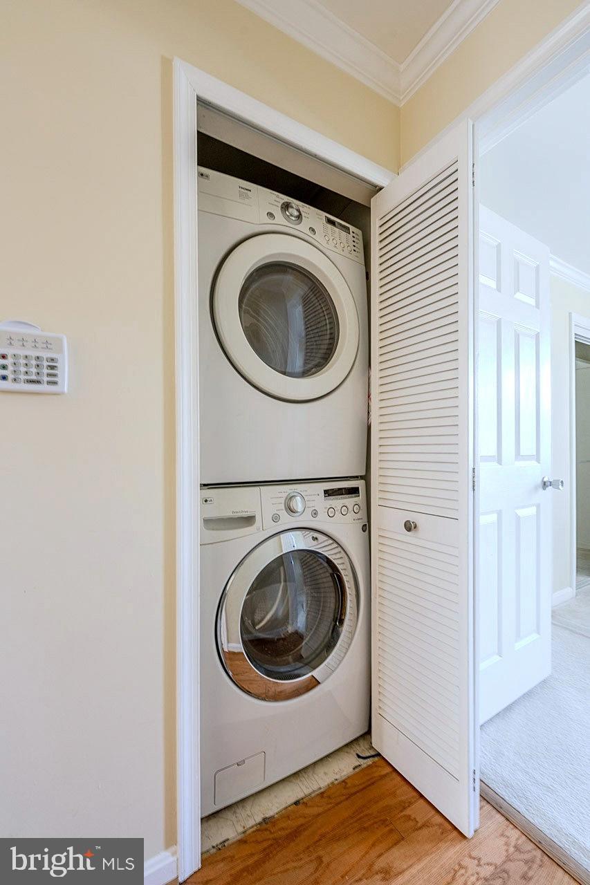 LAKESHORE CONDO - Residential