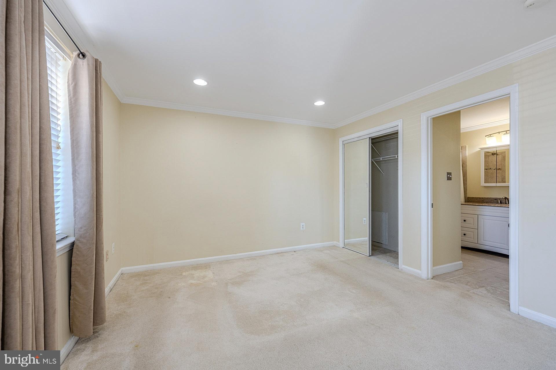 LAKESHORE CONDO - Residential