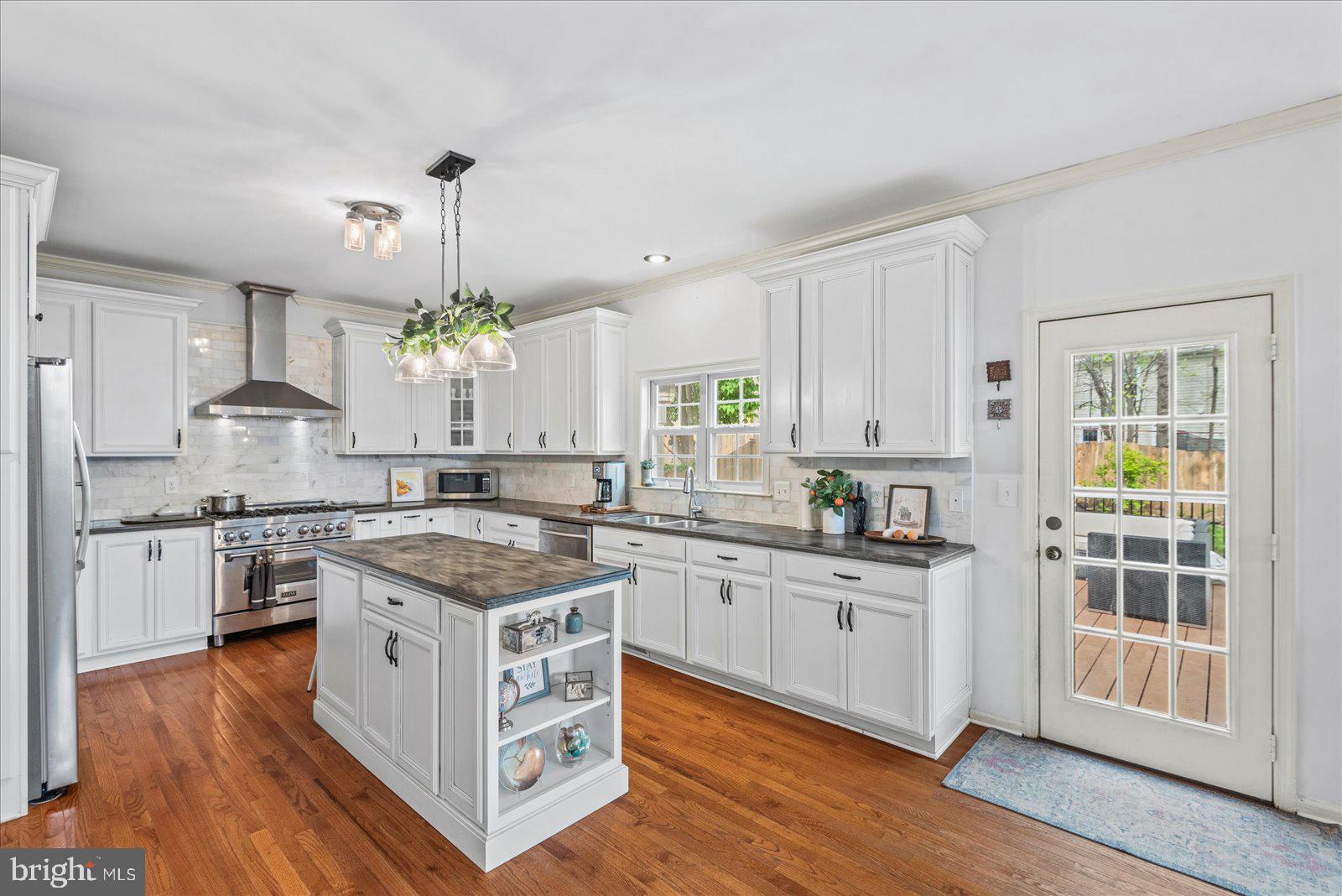 HAMPTON OAKS - Residential