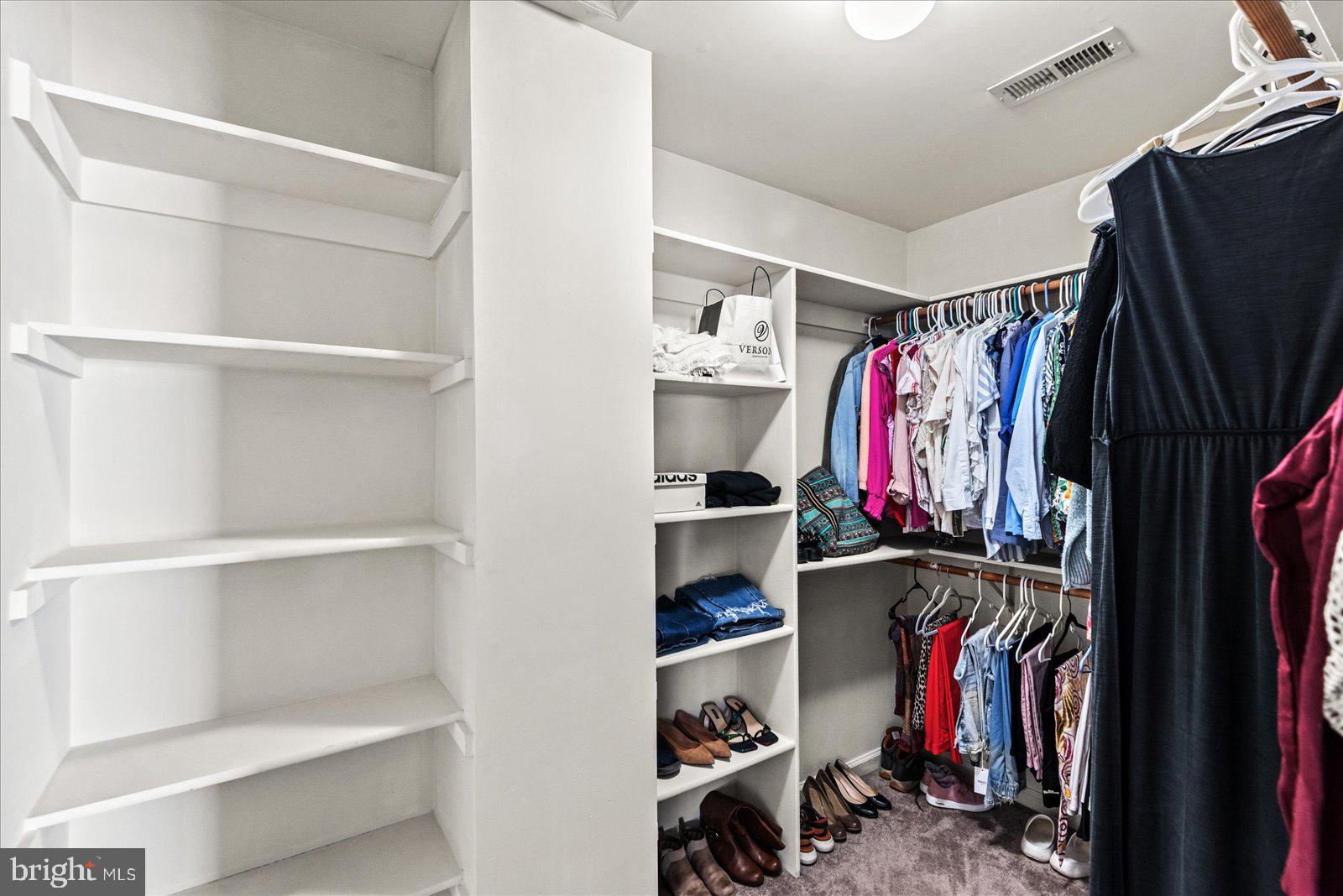 HAMPTON OAKS - Residential